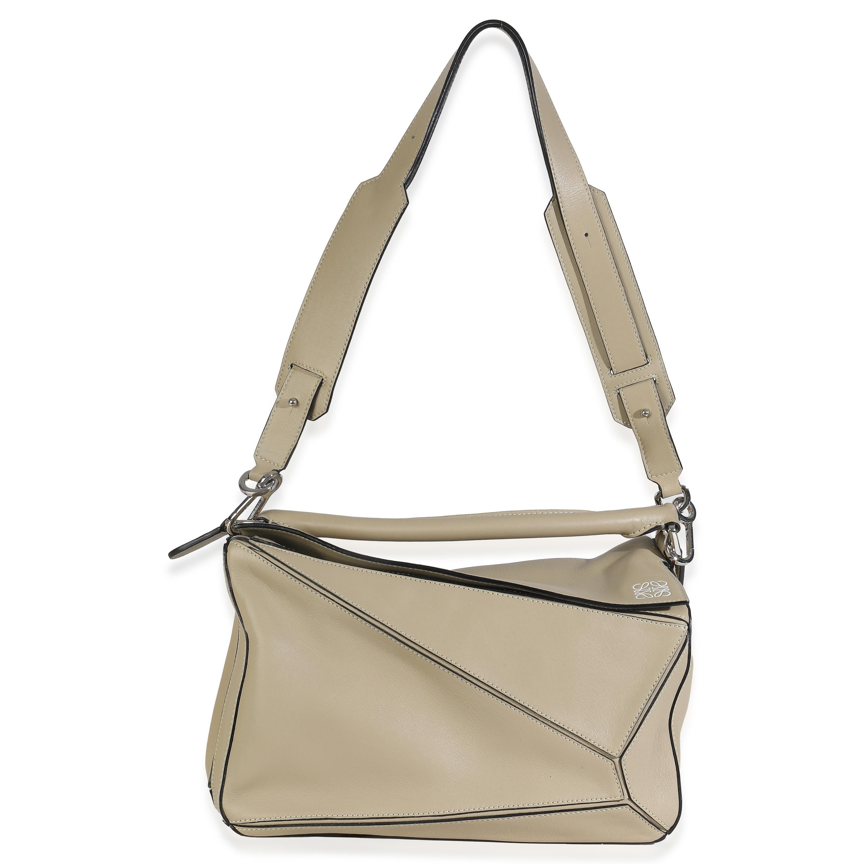 Loewe Sand Smooth Calfskin Medium Puzzle Bag Bon état - En vente à New York, NY