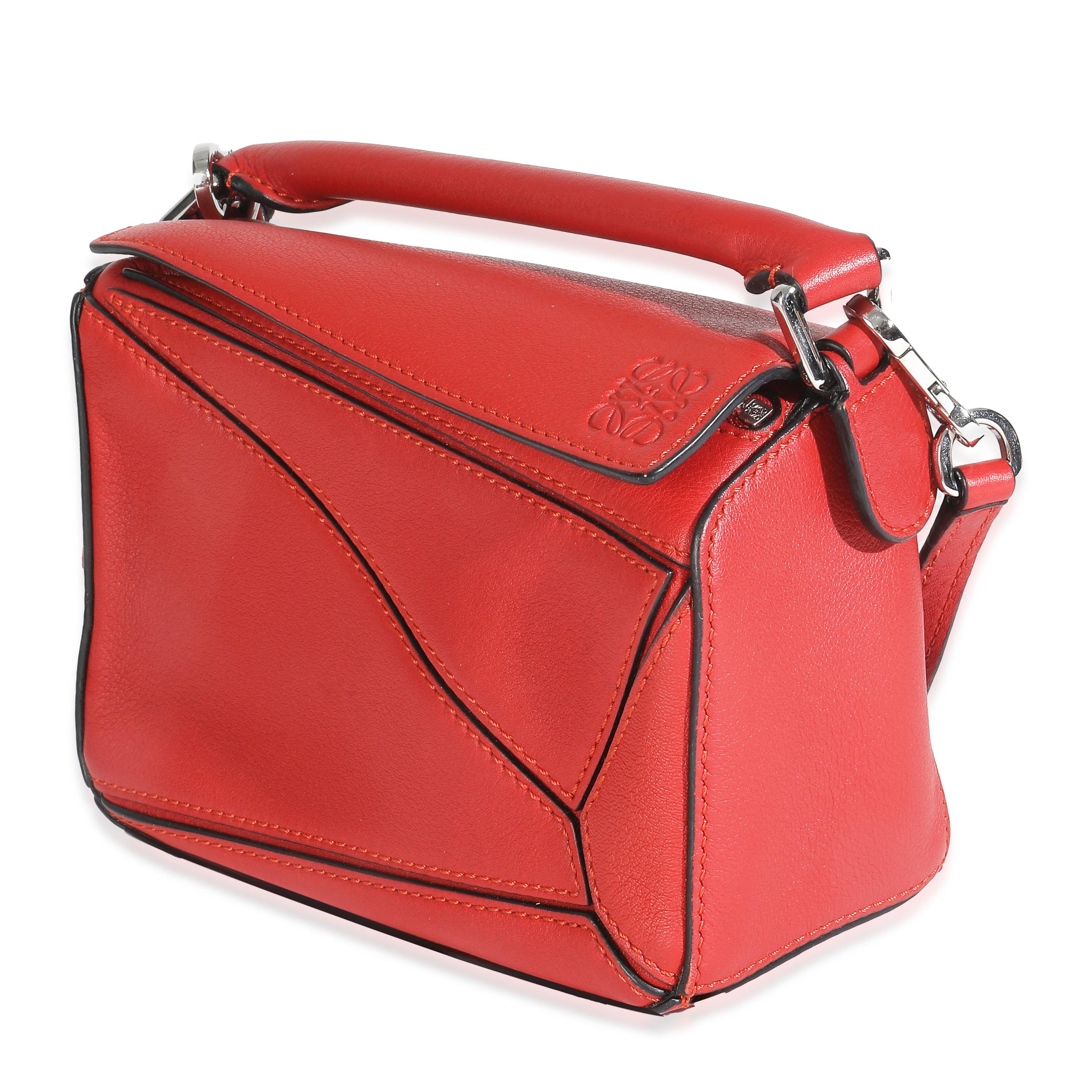 Loewe Scarlet Calfskin Mini Puzzle Bag Excellent état - En vente à New York, NY