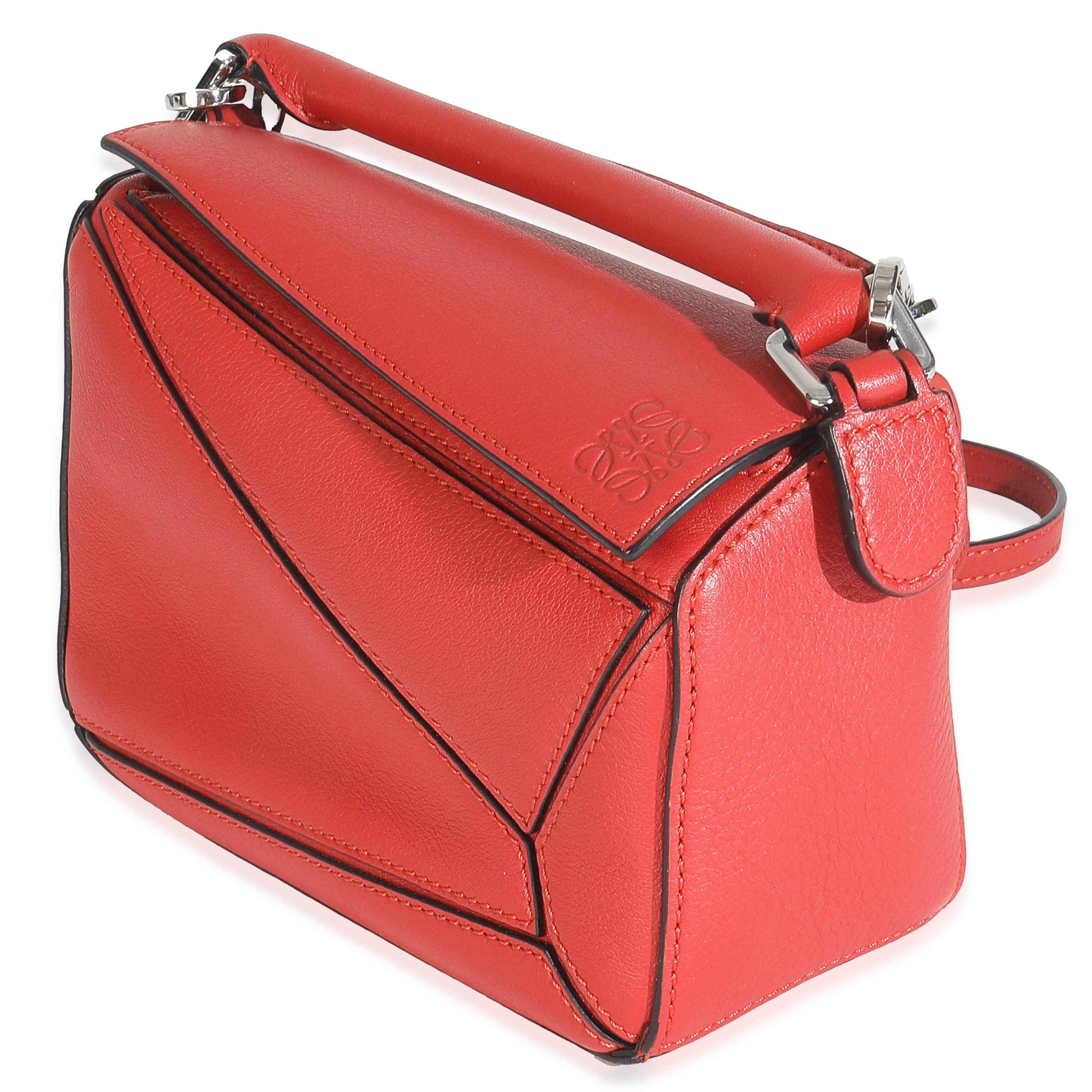 Loewe Scarlet Calfskin Mini Puzzle Bag In condizioni ottime in vendita a New York, NY