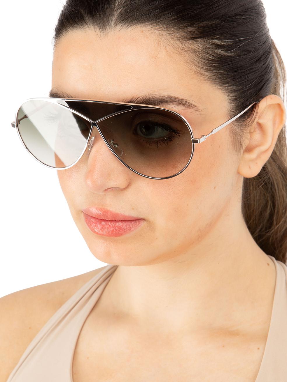 CONDITION is New with tags on this brand new Loewe designer item. This item comes with original packaging.
 
 
 
 Details
 
 
 Model: LW40010U 18B 69
 
 Silver
 
 Metal
 
 Aviator Eye Sunglasses
 
 Gradient Grey Lens
 
 Branding at the arms
 
