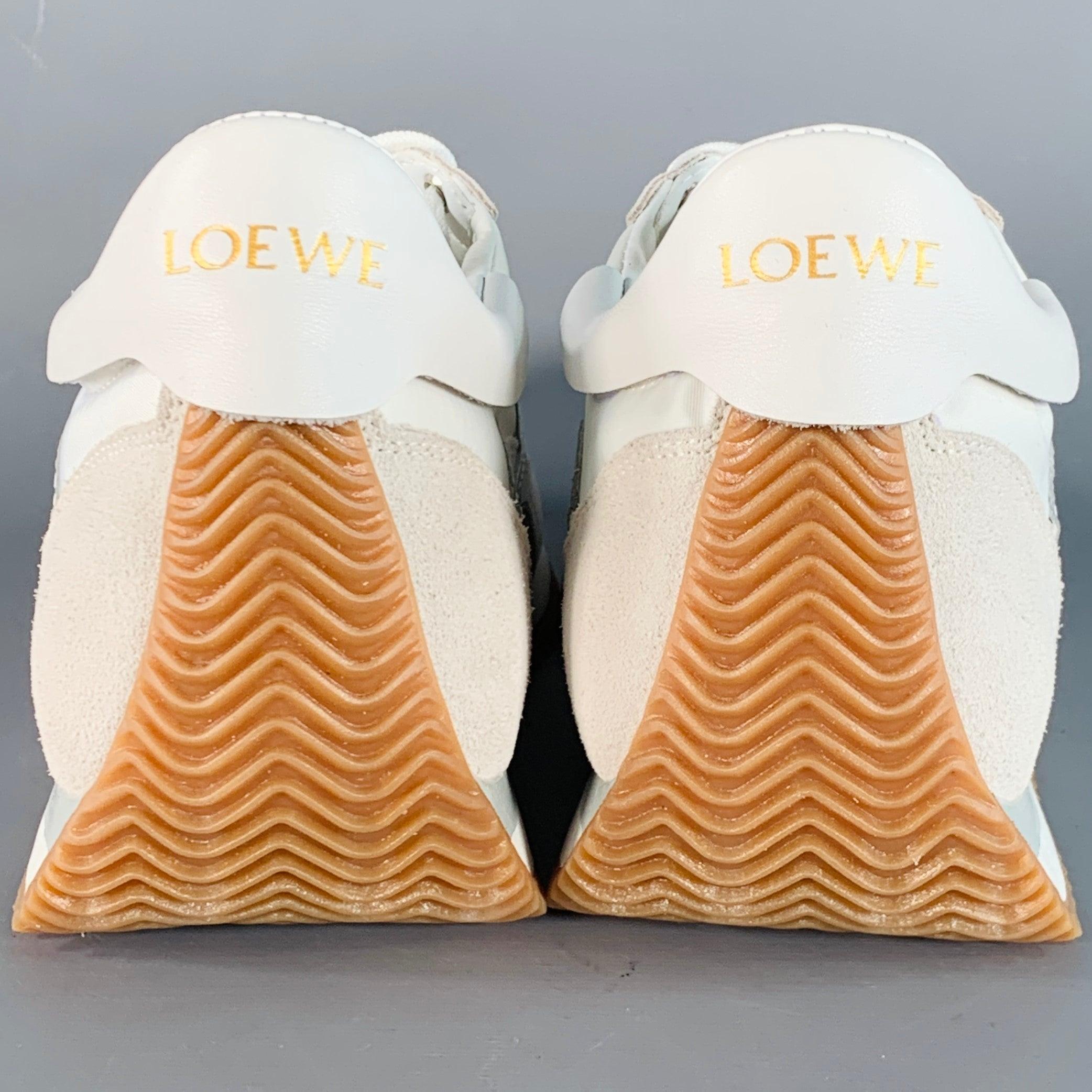 Beige Loewe Taglia 9 Bianco Metallizzato Argento Nylon Scamosciato Logo Scarpe da Ginnastica in vendita