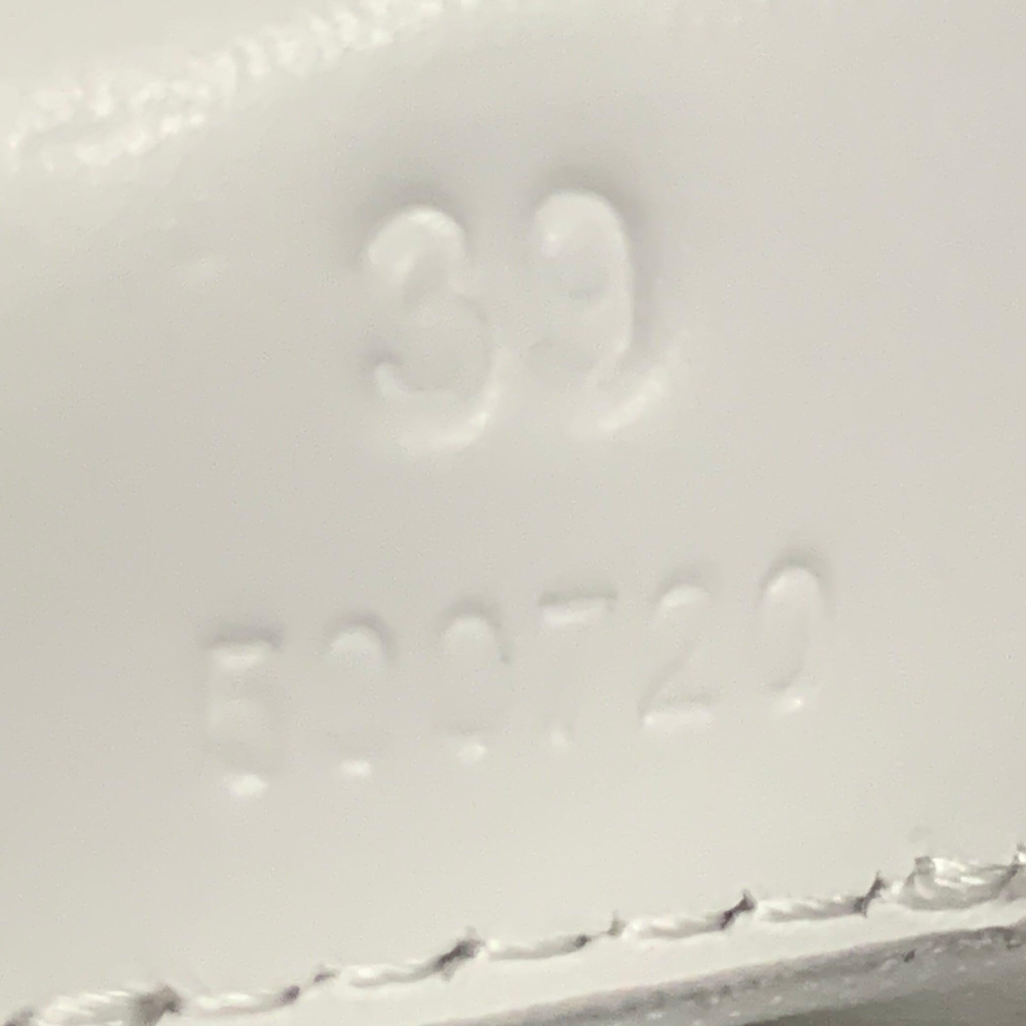 Loewe Taglia 9 Bianco Metallizzato Argento Nylon Scamosciato Logo Scarpe da Ginnastica in vendita 3