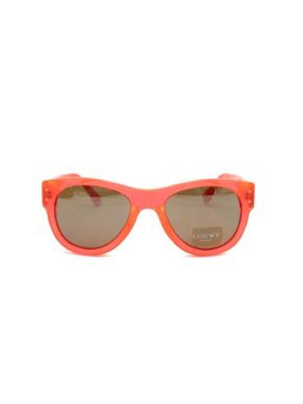 Loewe SLW779N Orange Sunglasses

-Orange framed 
-Black lenses
-Oval shape 
-Black engraving logo 

Material: 

Acetate 
Plastic 

Made in Italy 

E NOTE, THESE ITEMS ARE PRE-OWNED AND MAY SHOW SIGNS OF BEING STORED EVEN WHEN UNWORN AND UNUSED. THIS