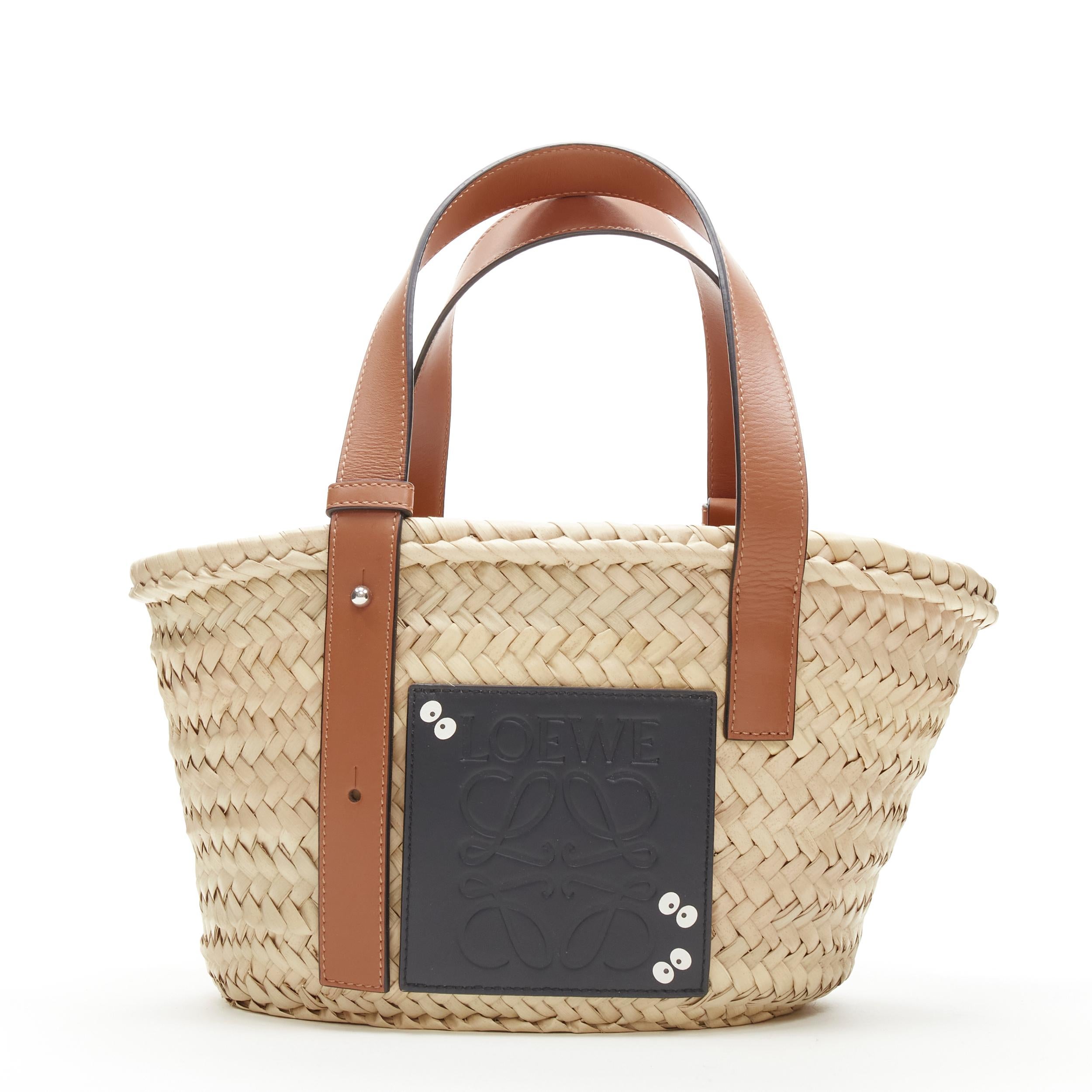 LOEWE Studio Ghibli Totoro Dust Bunnies Anagram logo small raffia basket bag
Reference: ANWU/A00025
Brand: Loewe
Designer: JW Anderson
Collection: Studio Ghibli collaboration
Material: Raffia, Leather
Color: Brown, Black
Pattern: Solid
Extra