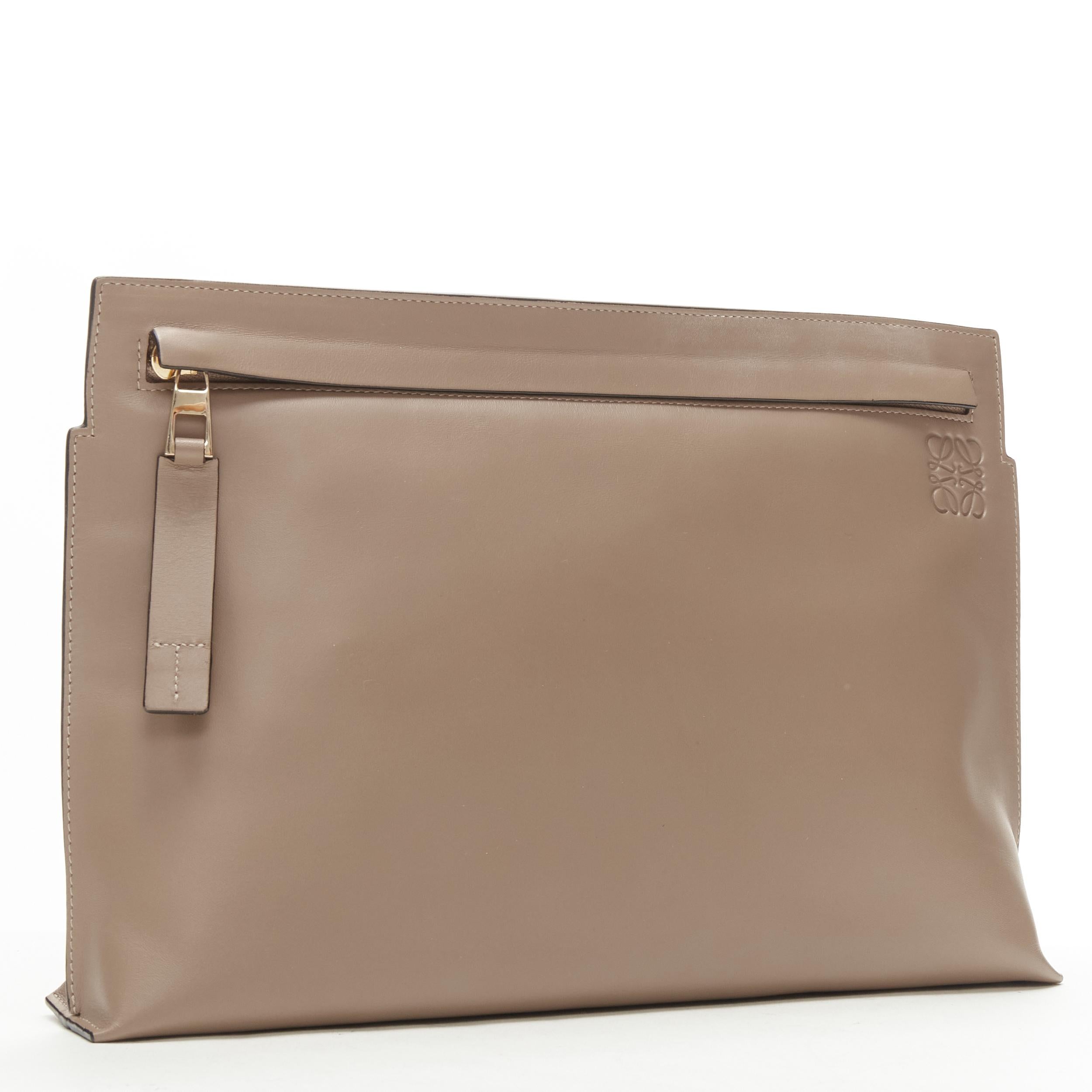 LOEWE T Pouch brown Anagram logo embossed front zip portfolio clutch bag In Good Condition In Hong Kong, NT