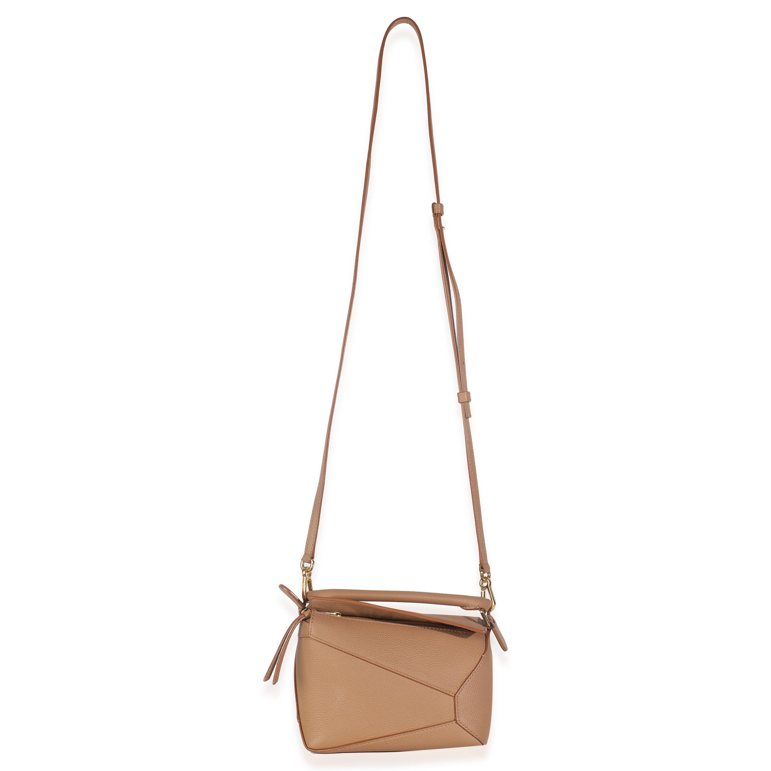 Loewe - Mini sac à main en cuir de veau grainé - Tan Pour femmes en vente