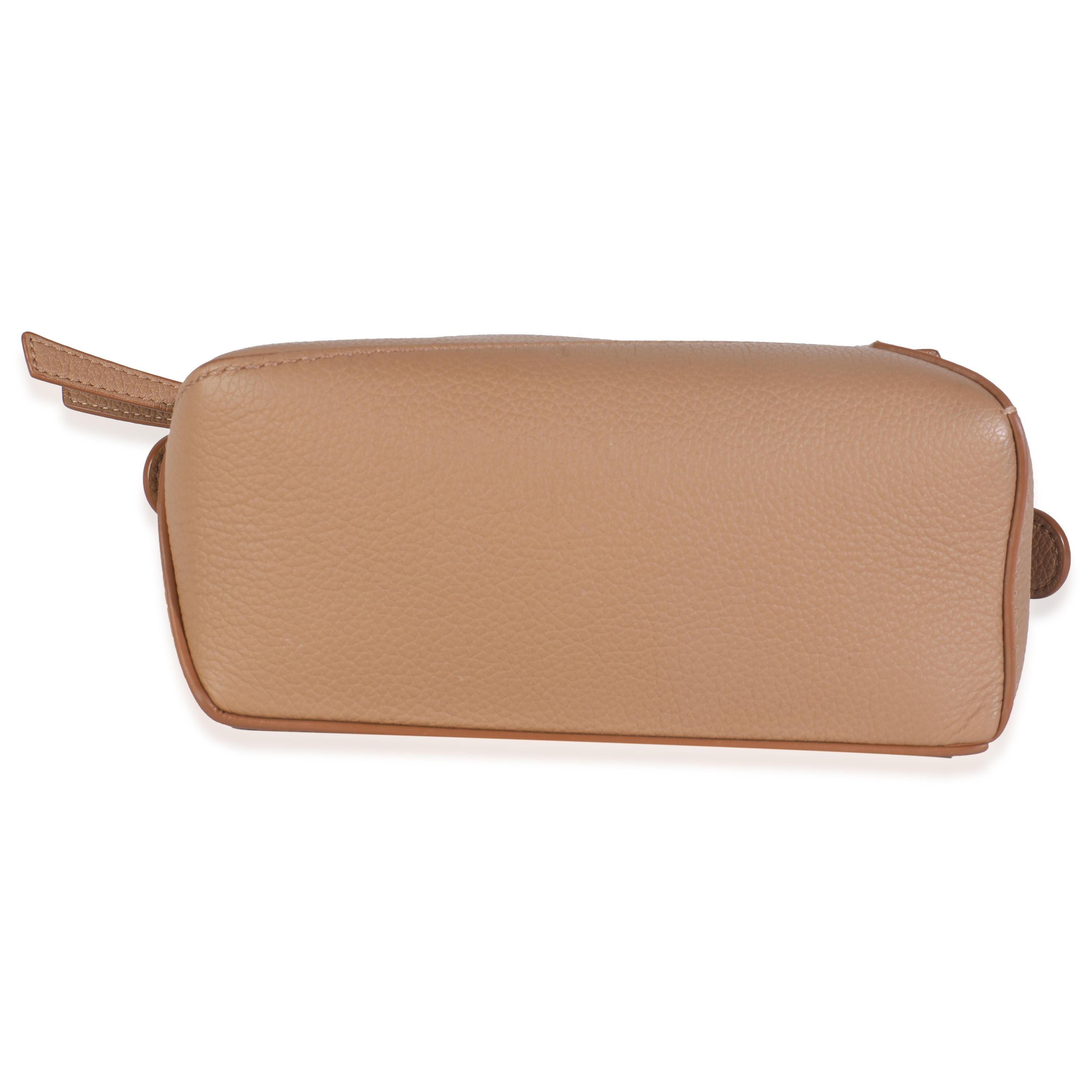 Loewe - Mini sac à main en cuir de veau grainé - Tan en vente 2