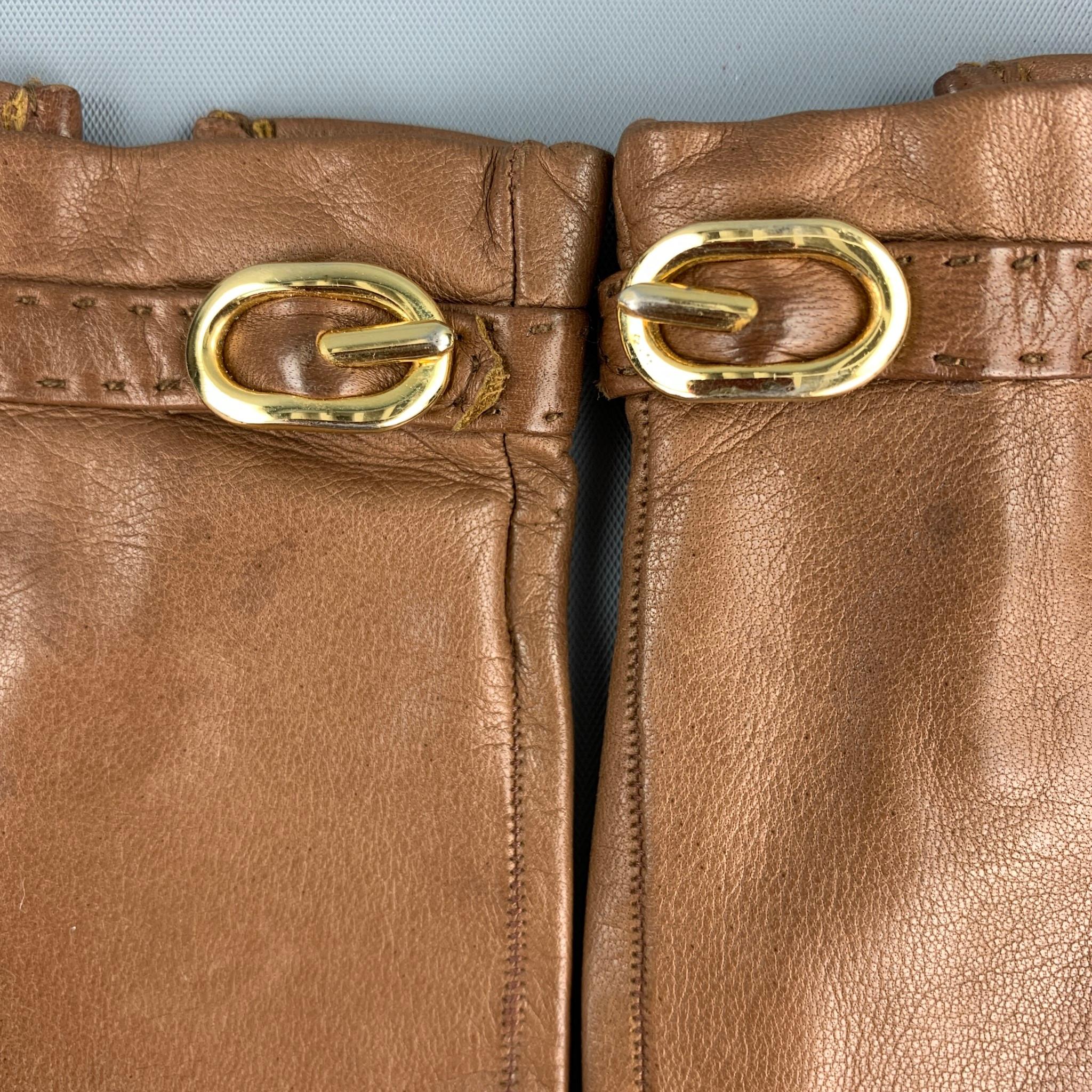 LOEWE gloves comes in a tan leather with gold buckle details and top stitching. Made in Spain.

Good Pre-Owned Condition.
Marked: No size marked

Measurements:

Width: 3.5 in. 
Length: 8.5 in. 

SKU: 87971
Category: Gloves

More Details
Brand:
