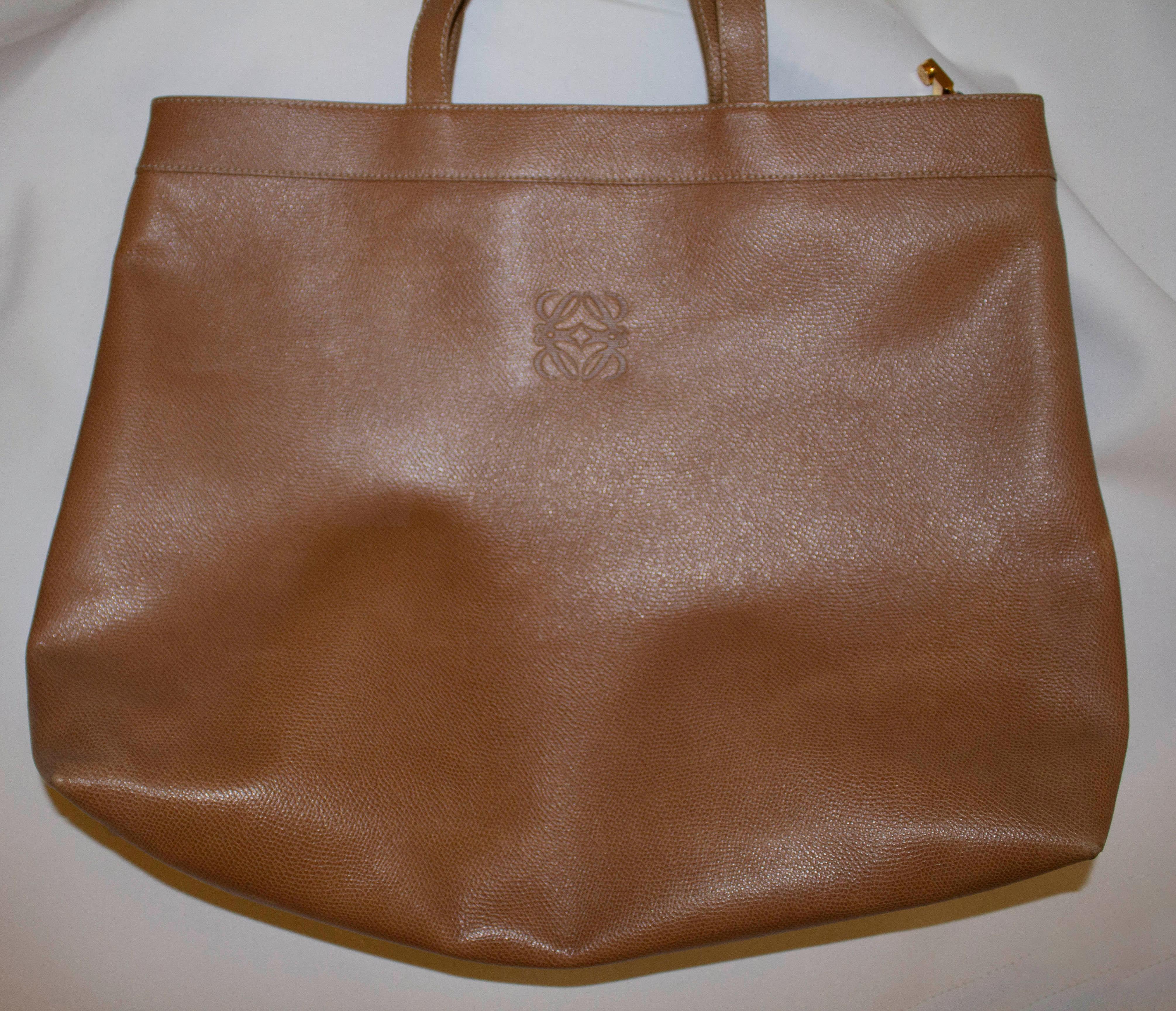Loewe Tan Leather Tote Bag In Good Condition For Sale In London, GB