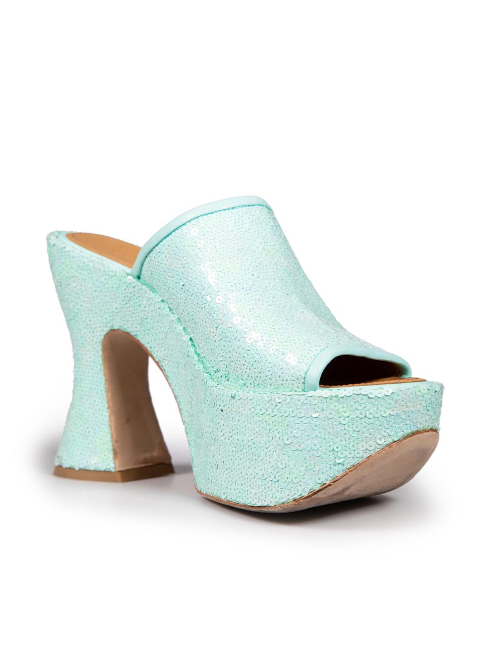 CONDITION is Very good. Minimal wear to the mules is evident. Abrasion to the leather pipping on the toe strap of both shoes. Discolouration on the right side of the right shoe on this used Loewe designer resale item.



Details


Paula´s