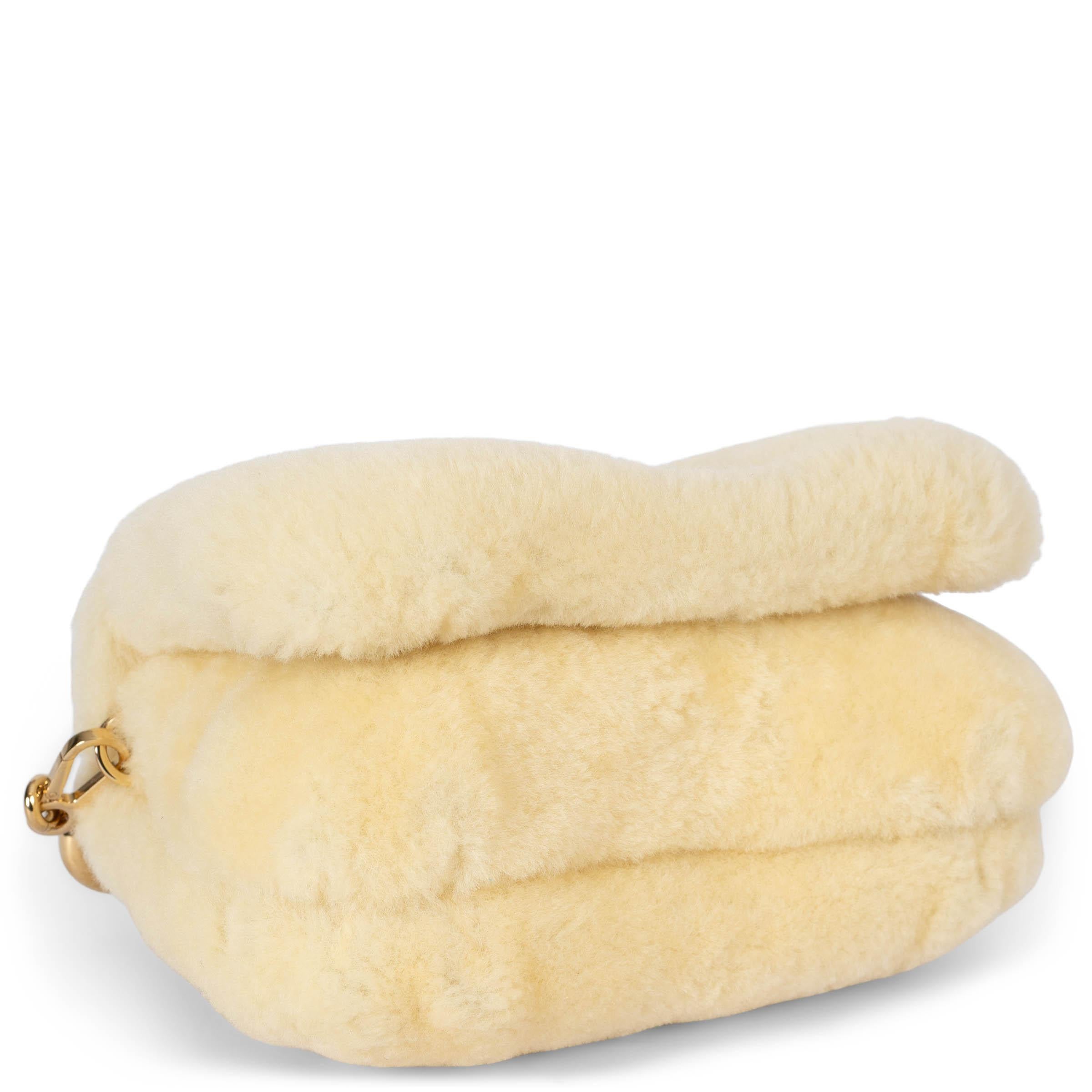 LOEWE vanilla 2023 GOYA MINI SHEARLING PUFFER Bag In Excellent Condition In Zürich, CH