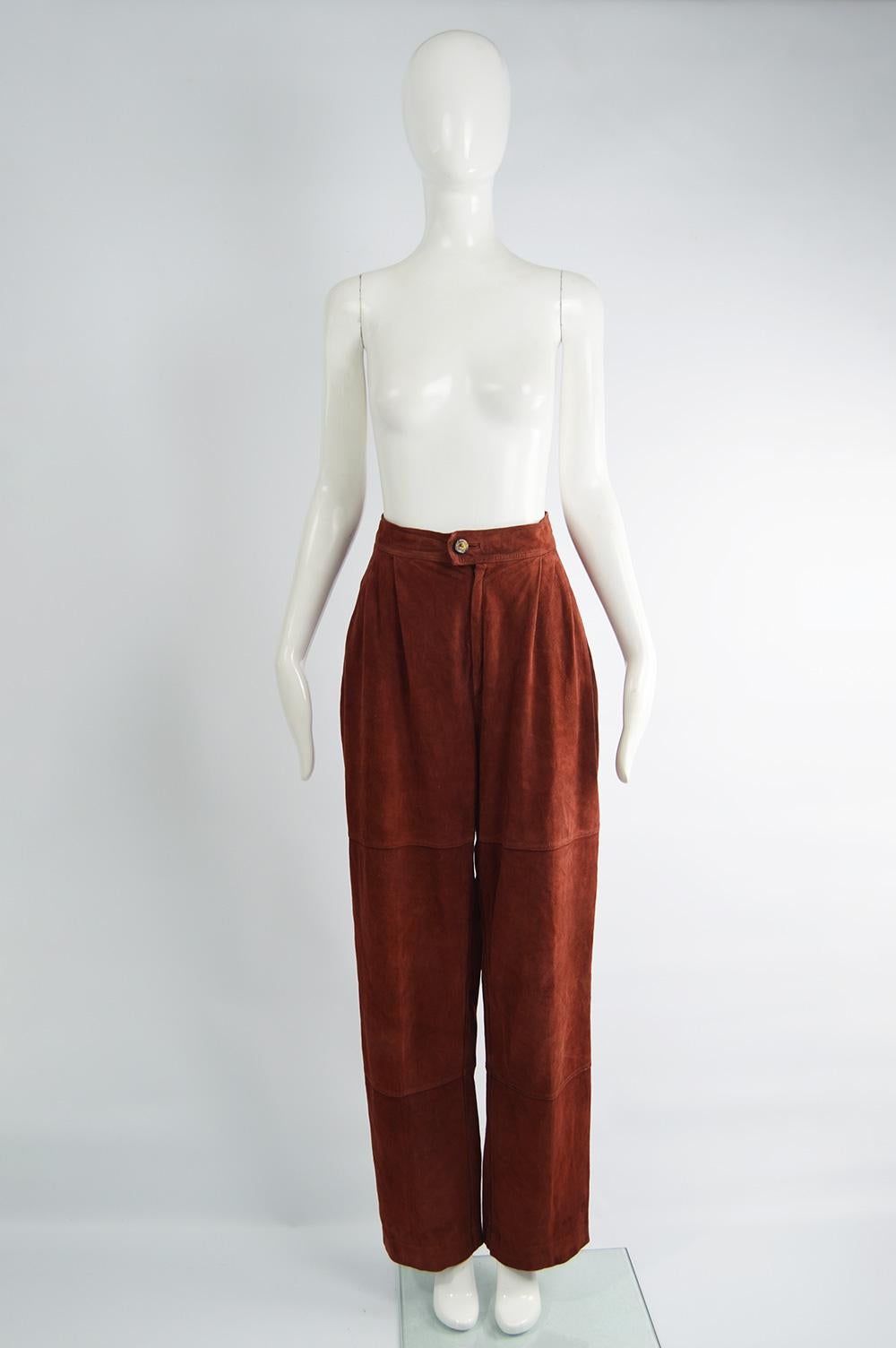 A fabulous vintage pair of Loewe pants from the late 70s / early 80s. In a buttery soft chamois suede with a flattering high waist and wide leg. The button fastening ar the front is engraved with the Loewe logo. 

Size: Not indicated; fits like a