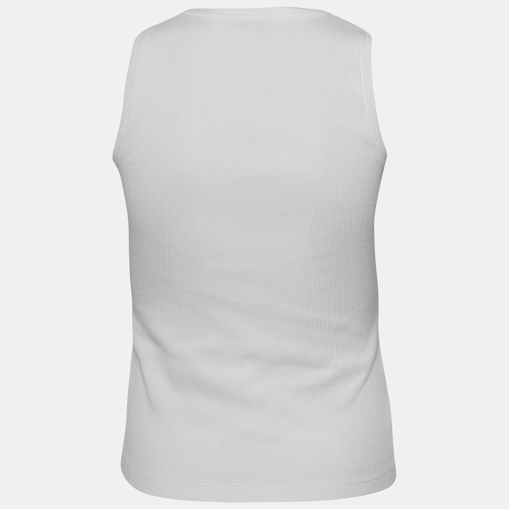 Find great style and comfort while wearing this designer top. Tailored using the best fabric, the creation has been given immense detail. Style it with a skirt and heels.