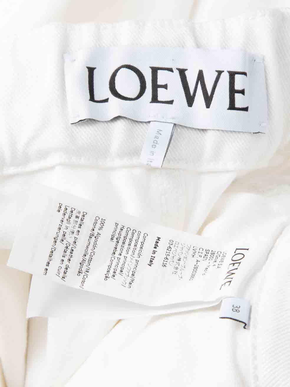 Loewe Weiße Denim-Jeans mit Gürtel und Cropped Größe M im Angebot 1
