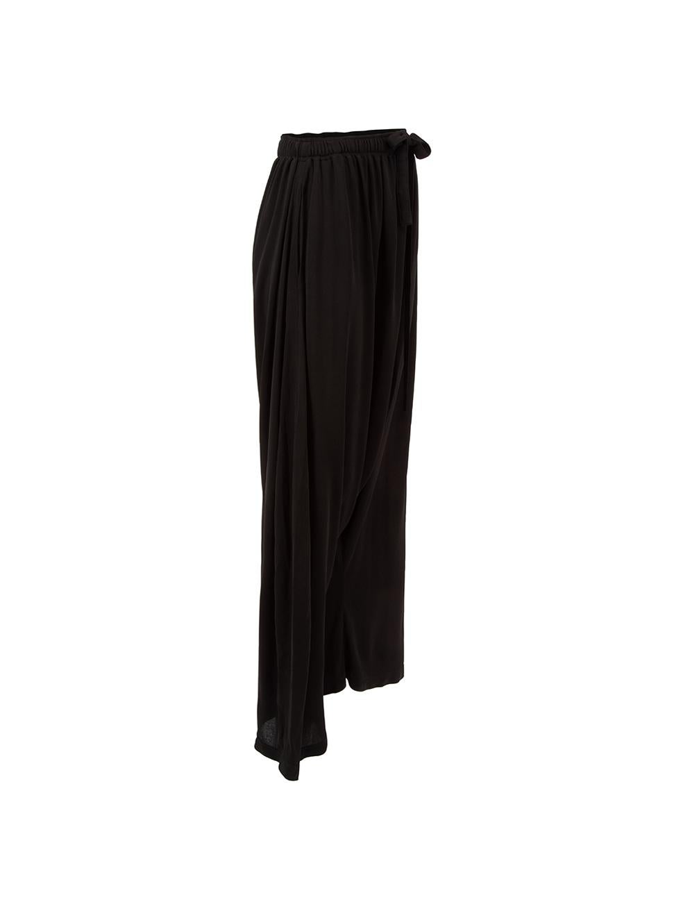 CONDITION is Very good. Hardly any visible wear to trousers is evident on this used Loewe designer resale item. 
 
 Details
  Black
 Viscose
 Sagging trousers
 High rise
 Elasticated waistband with drawstring
 Front side pockets
 
 
 Made in Poland

