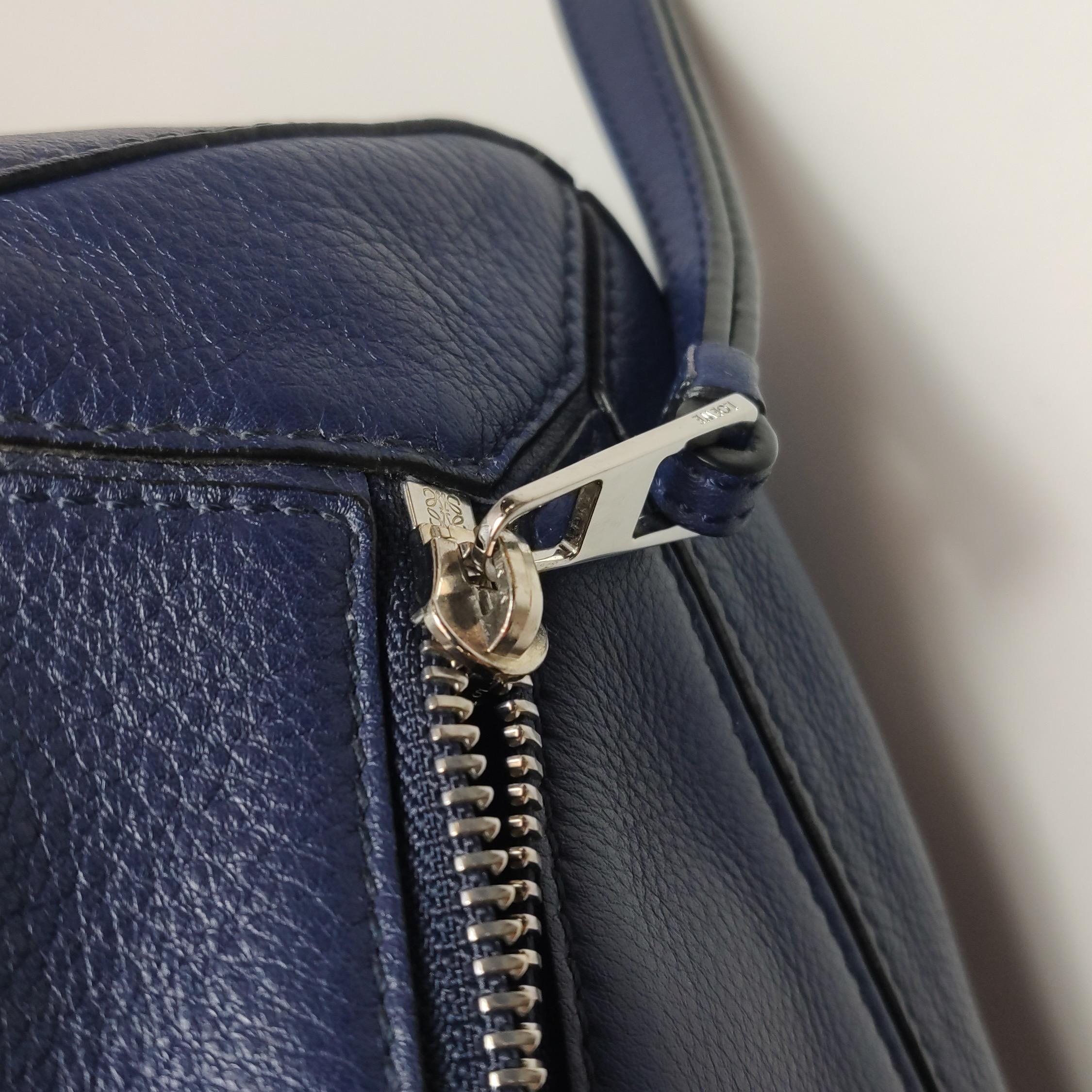 Riñonera Loewe x Howl's Moving Castle Studio Ghibli Calcifer Puzzle Pequeño Azul Marino en venta 5