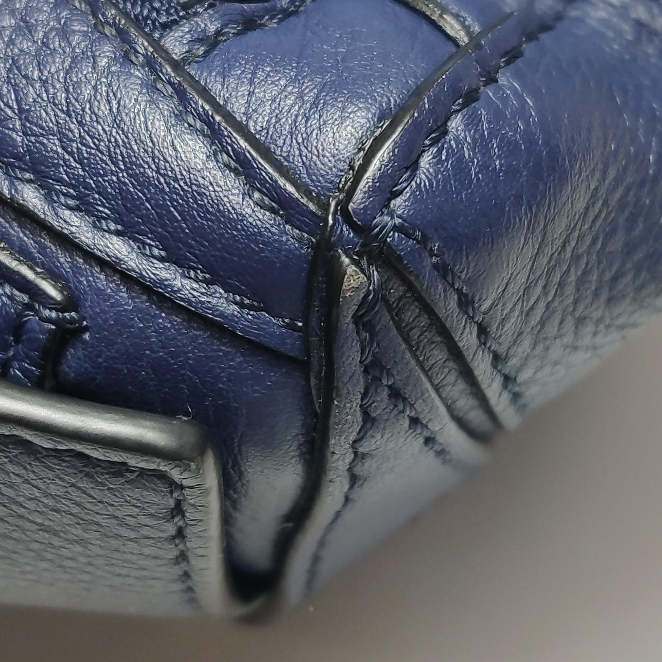 Riñonera Loewe x Howl's Moving Castle Studio Ghibli Calcifer Puzzle Pequeño Azul Marino en venta 7