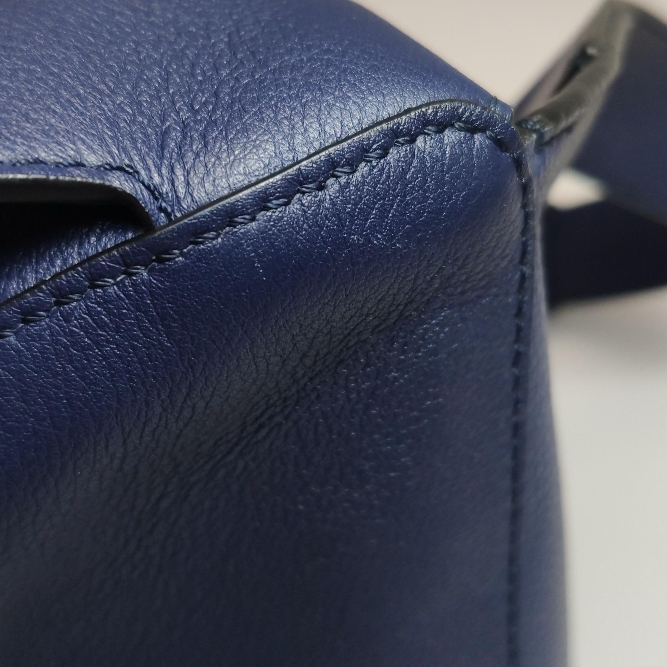 Riñonera Loewe x Howl's Moving Castle Studio Ghibli Calcifer Puzzle Peque�ño Azul Marino en venta 10