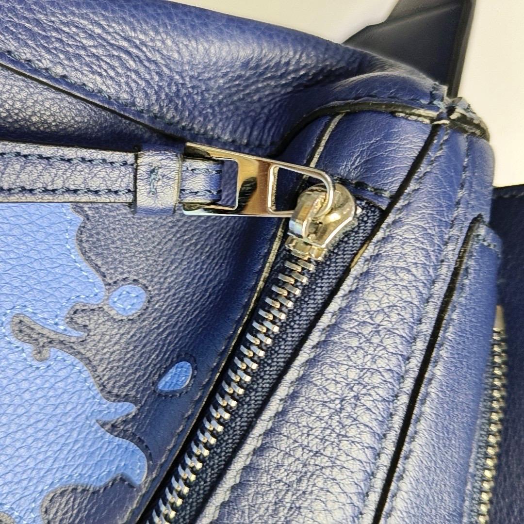 Loewe x Howl's Moving Castle Studio Ghibli Calcifer Puzzle Belt Bag Small Navy im Angebot 11