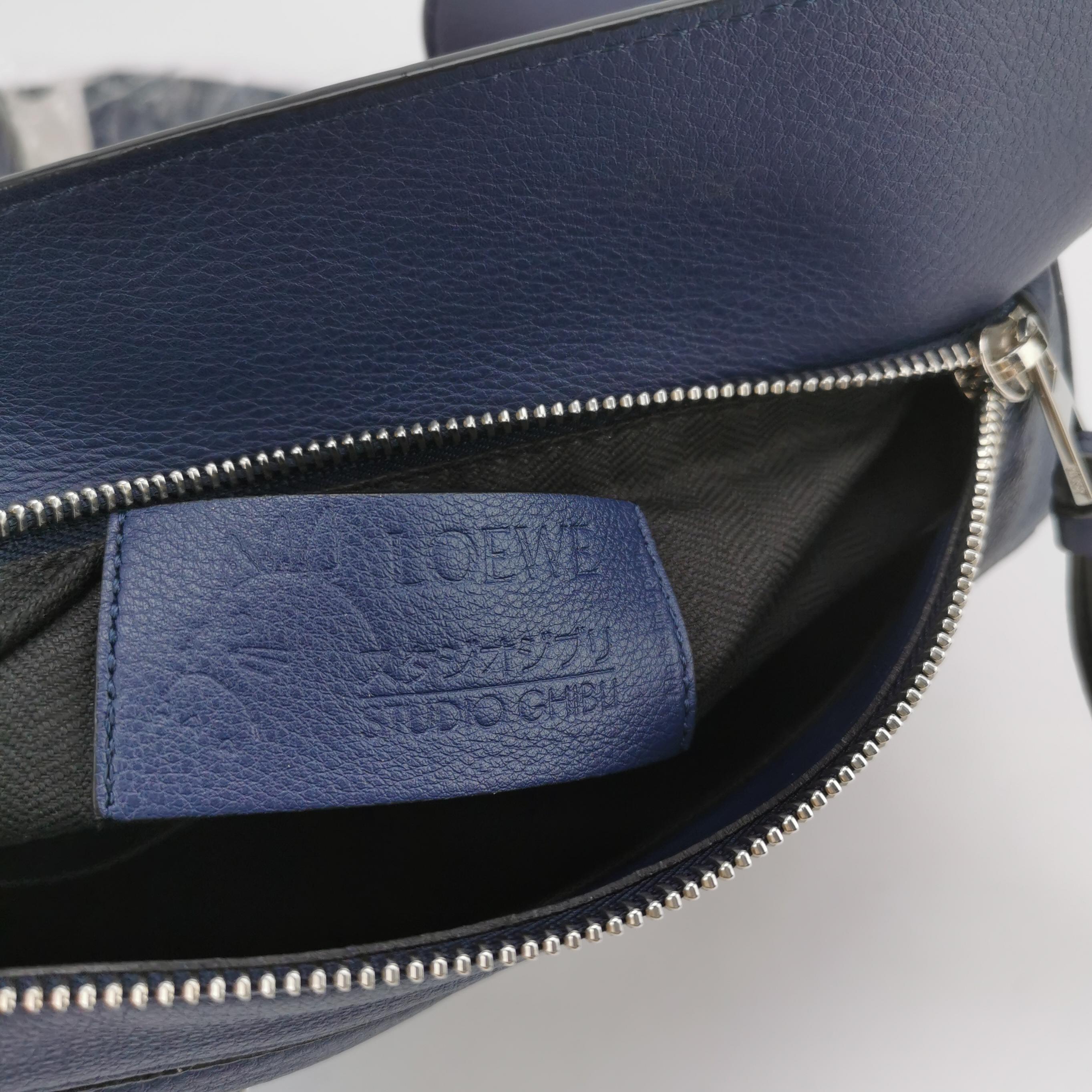 Riñonera Loewe x Howl's Moving Castle Studio Ghibli Calcifer Puzzle Pequeño Azul Marino en venta 1