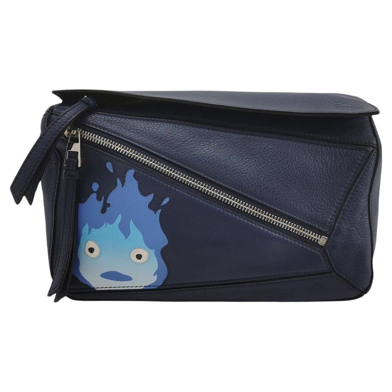 Riñonera Loewe x Howl
s Moving Castle Studio Ghibli Calcifer Puzzle Pequeño Azul Marino