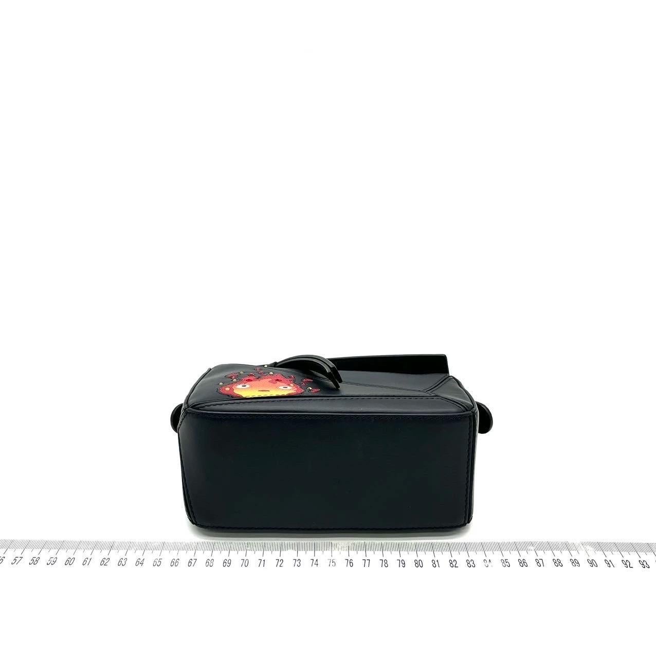 Loewe x Howl's Moving Castle Studio Ghibli Collection Puzzle Calcifer Mini Black In Excellent Condition For Sale In AUBERVILLIERS, FR