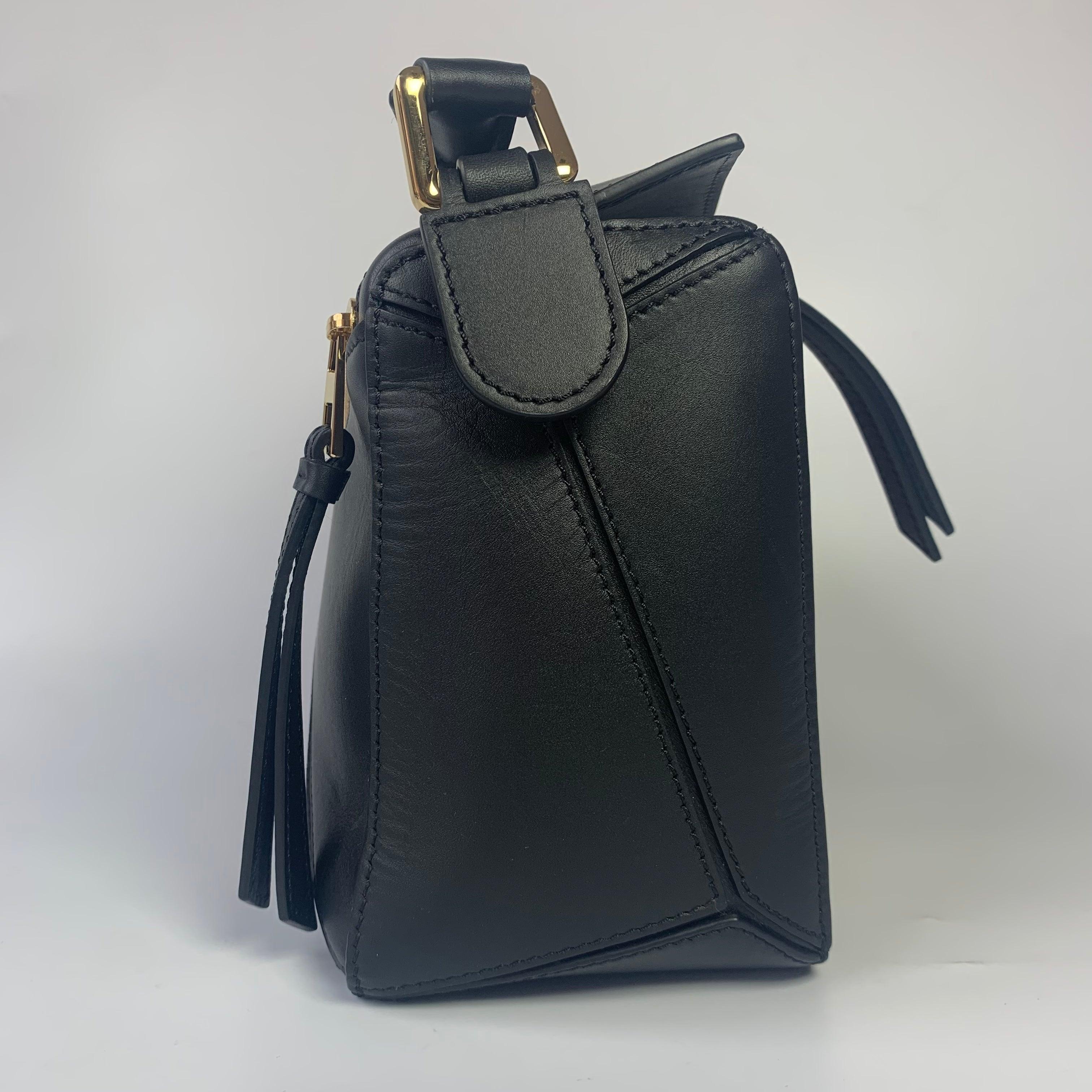Loewe x Howl's Moving Castle Studio Ghibli Kollektion Puzzle Calcifer Kleine Tasche (Schwarz)
