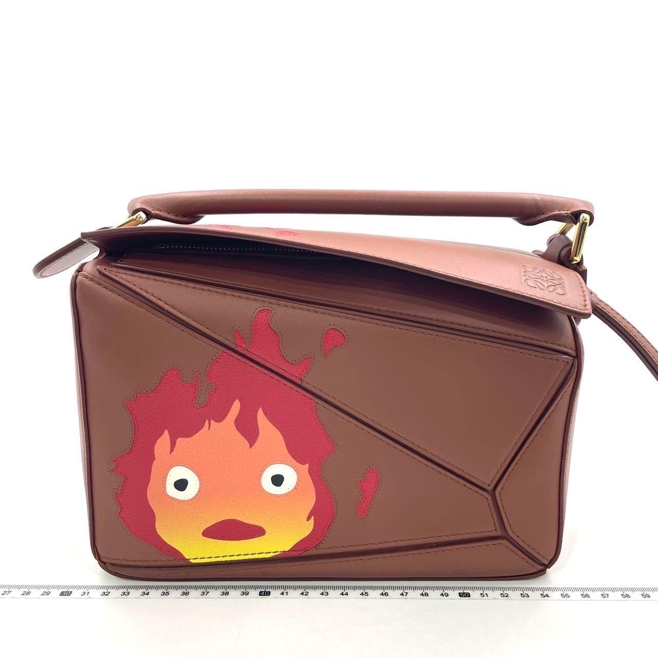 Loewe x Howl's Moving Castle Studio Ghibli Puzzle Calcifer Small Tan Caramel In Excellent Condition For Sale In AUBERVILLIERS, FR