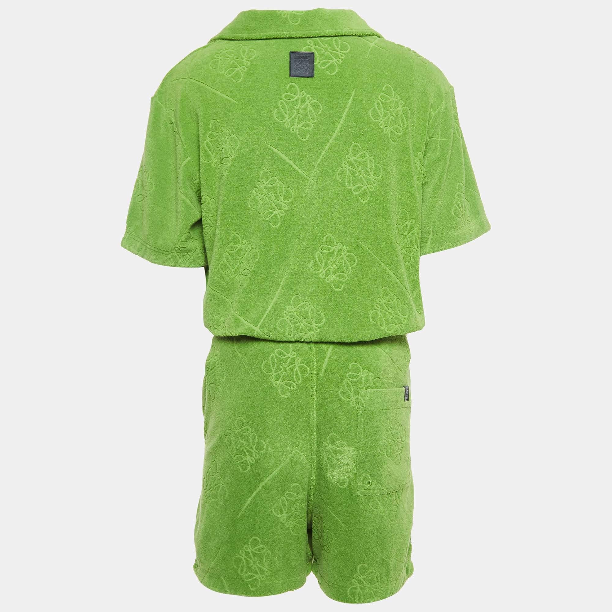 Loewe x Paula Ibiza collection is crafted with playful details and trendy colors. Crafted from terry cotton, this shirt & shorts set features green anagram , short sleeves and a relaxed silhouette.

