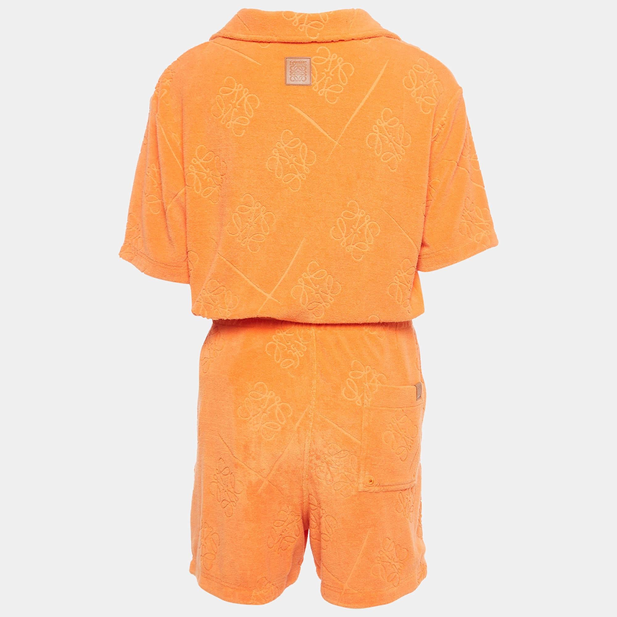 Loewe x Paula Ibiza collection is crafted with playful details and trendy colors. Crafted from terry cotton, this shirt & shorts set features orange anagram , short sleeves and a relaxed silhouette.

