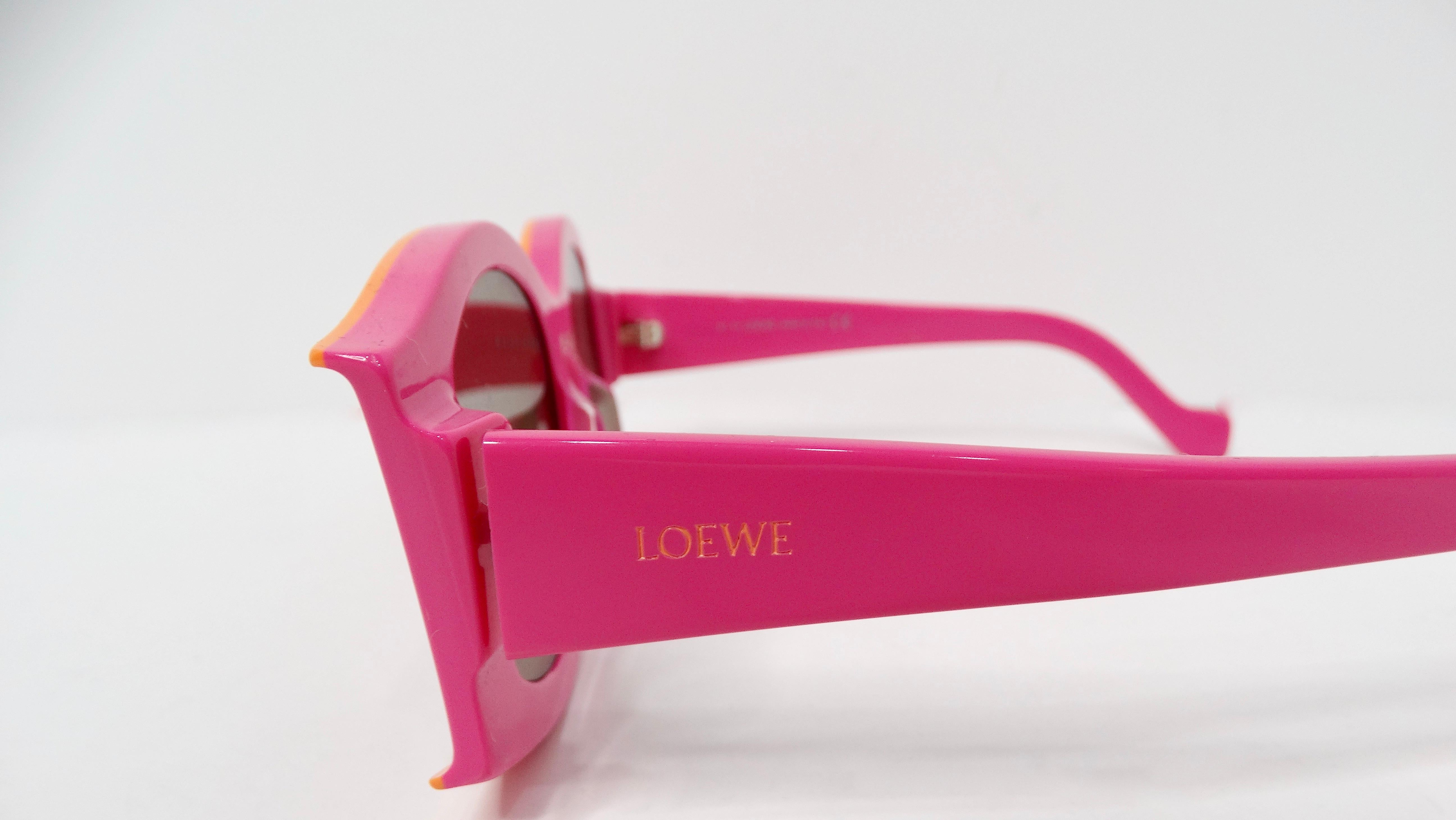 Les lunettes de soleil Loewe x Paula Ibiza Oversized Pink & Orange incarnent un mélange unique de flair moderne et de charme rétro, parfait pour les personnes à la pointe de la mode. Leur design/One et leur doublure orange frappante ajoutent une