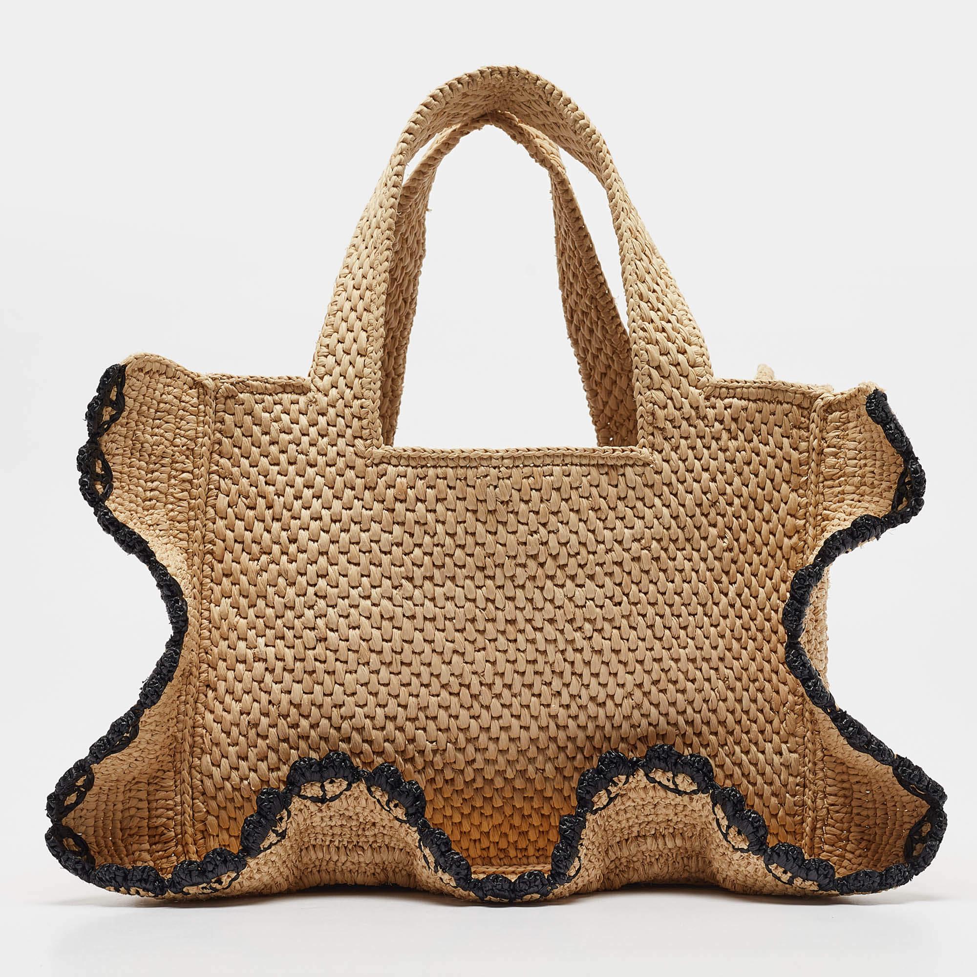 Loewe x Paula's Ibiza Black/Natural Raffia Small Ruffle Tote In New Condition In Dubai, Al Qouz 2