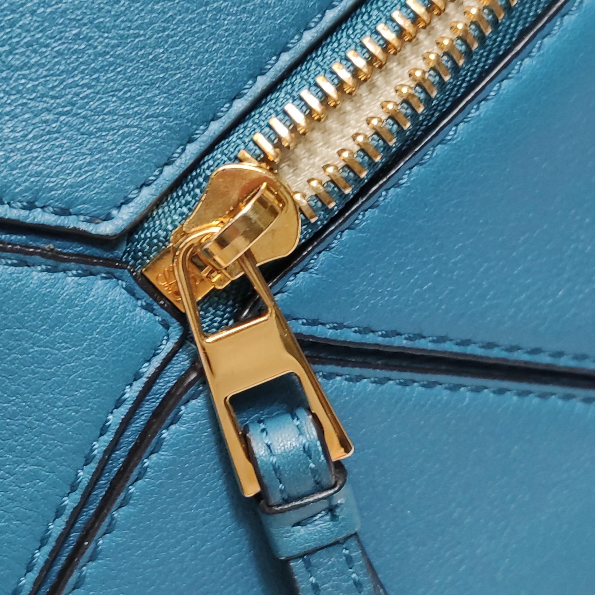 Loewe x Spirited Away Studio Ghibli Collection'S Puzzle Borsa a tracolla piccola blu in vendita 8