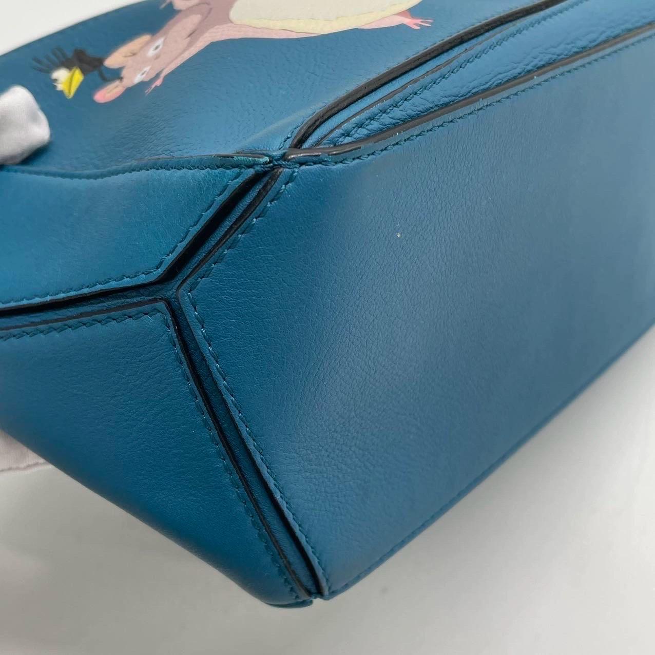 Loewe x Spirited Away Studio Ghibli Collection'S Puzzle Borsa a tracolla piccola blu in vendita 11