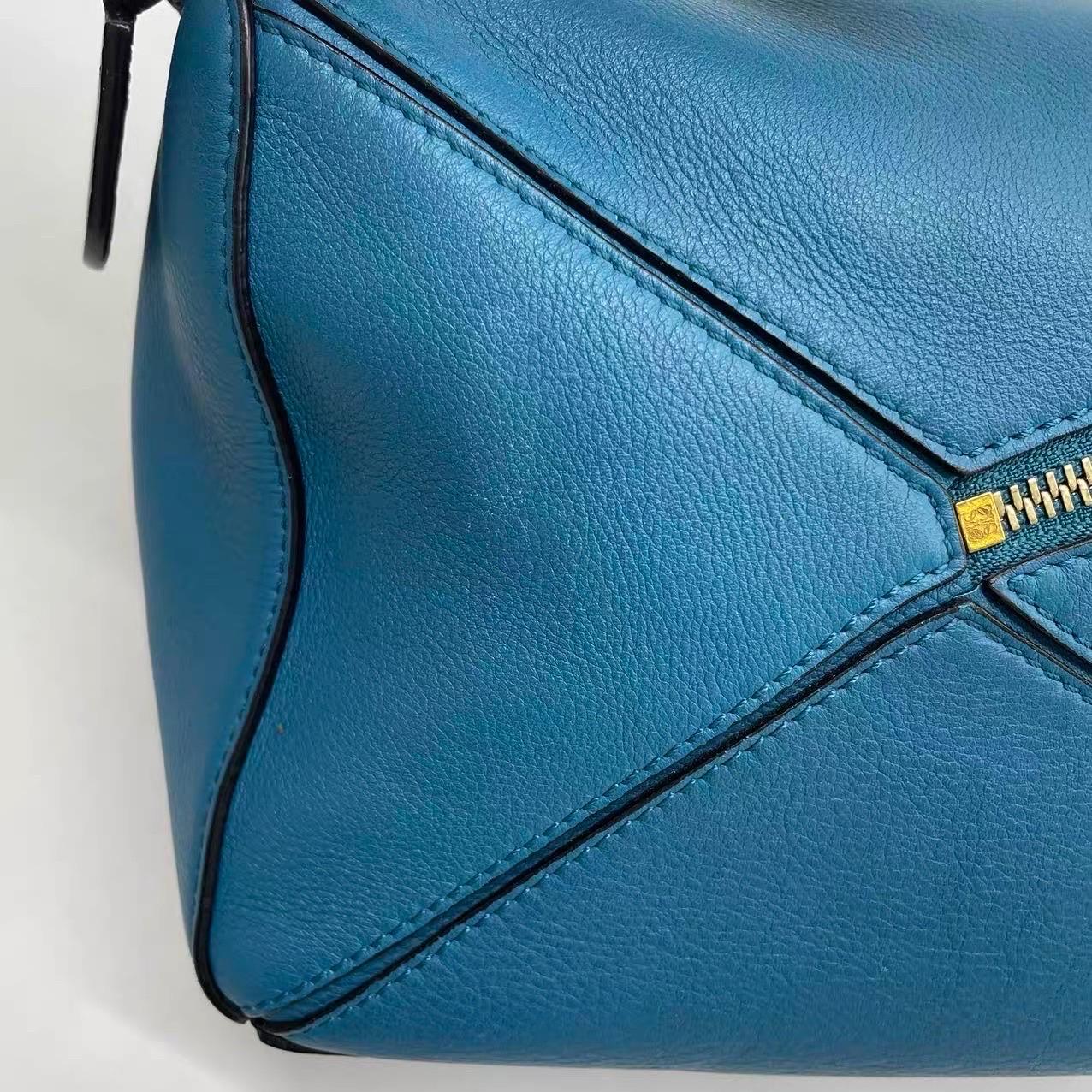 Loewe x Spirited Away Studio Ghibli Collection'S Puzzle Borsa a tracolla piccola blu in vendita 12