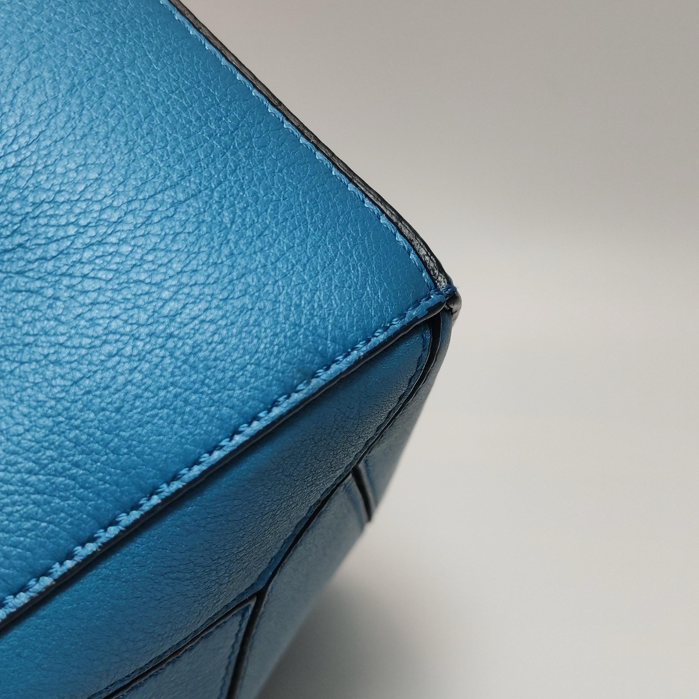 Loewe x Spirited Away Studio Ghibli Collection'S Puzzle Borsa a tracolla piccola blu in vendita 14