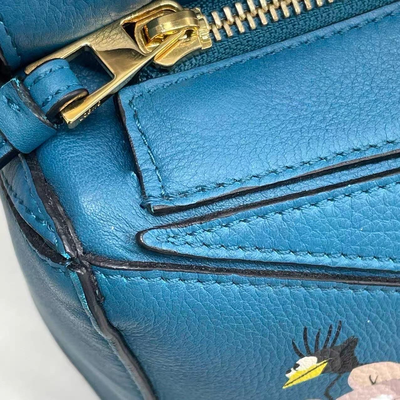 Loewe x Spirited Away Studio Ghibli Collection'S Puzzle Borsa a tracolla piccola blu in vendita 14