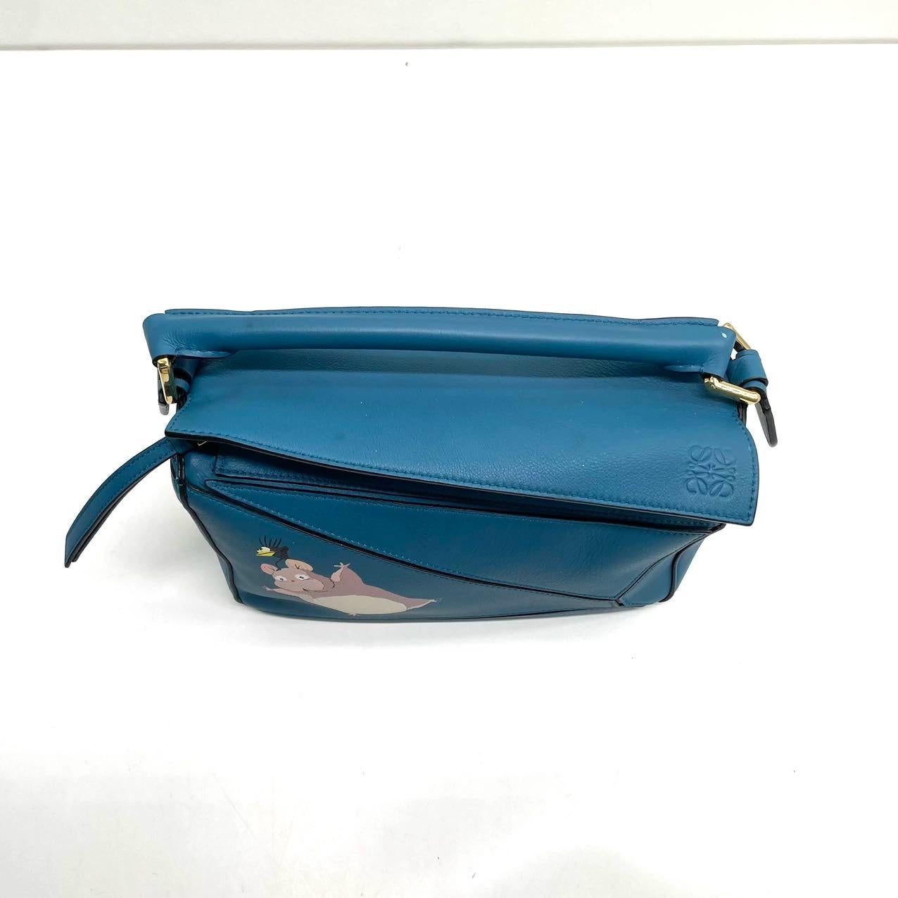 Blu Loewe x Spirited Away Studio Ghibli Collection'S Puzzle Borsa a tracolla piccola blu in vendita