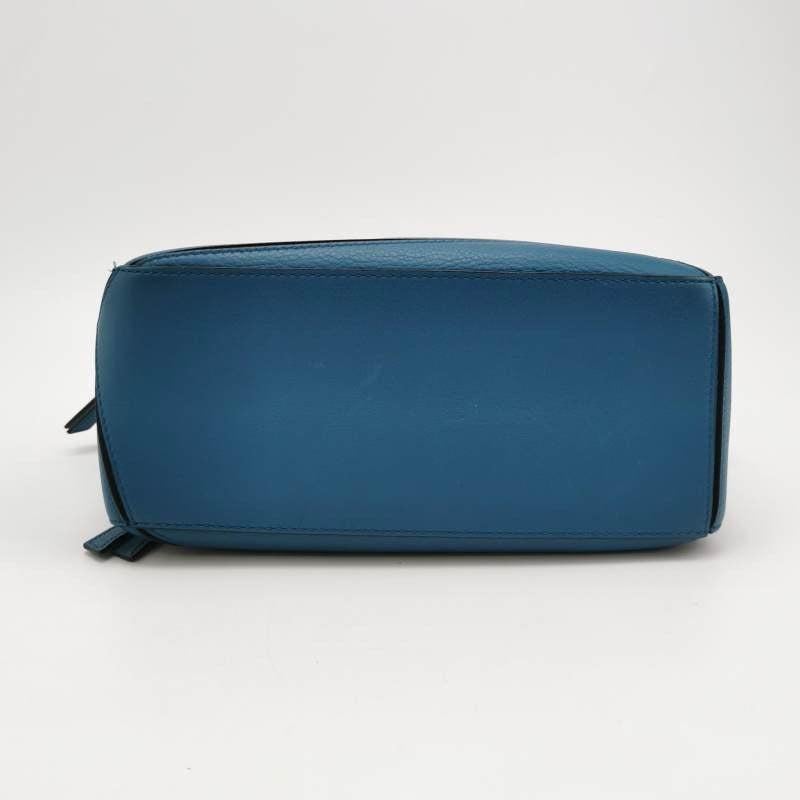 Loewe x Spirited Away Studio Ghibli Collection Puzzle Small Blue Crossbody Bag In Excellent Condition In AUBERVILLIERS, FR