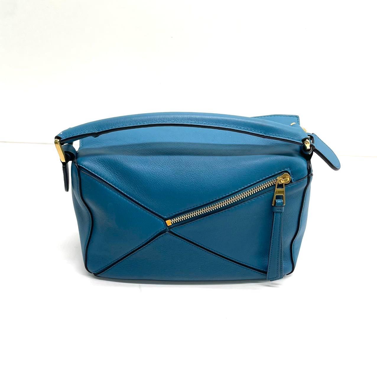 Loewe x Spirited Away Studio Ghibli Collection'S Puzzle Borsa a tracolla piccola blu In condizioni ottime in vendita a AUBERVILLIERS, FR