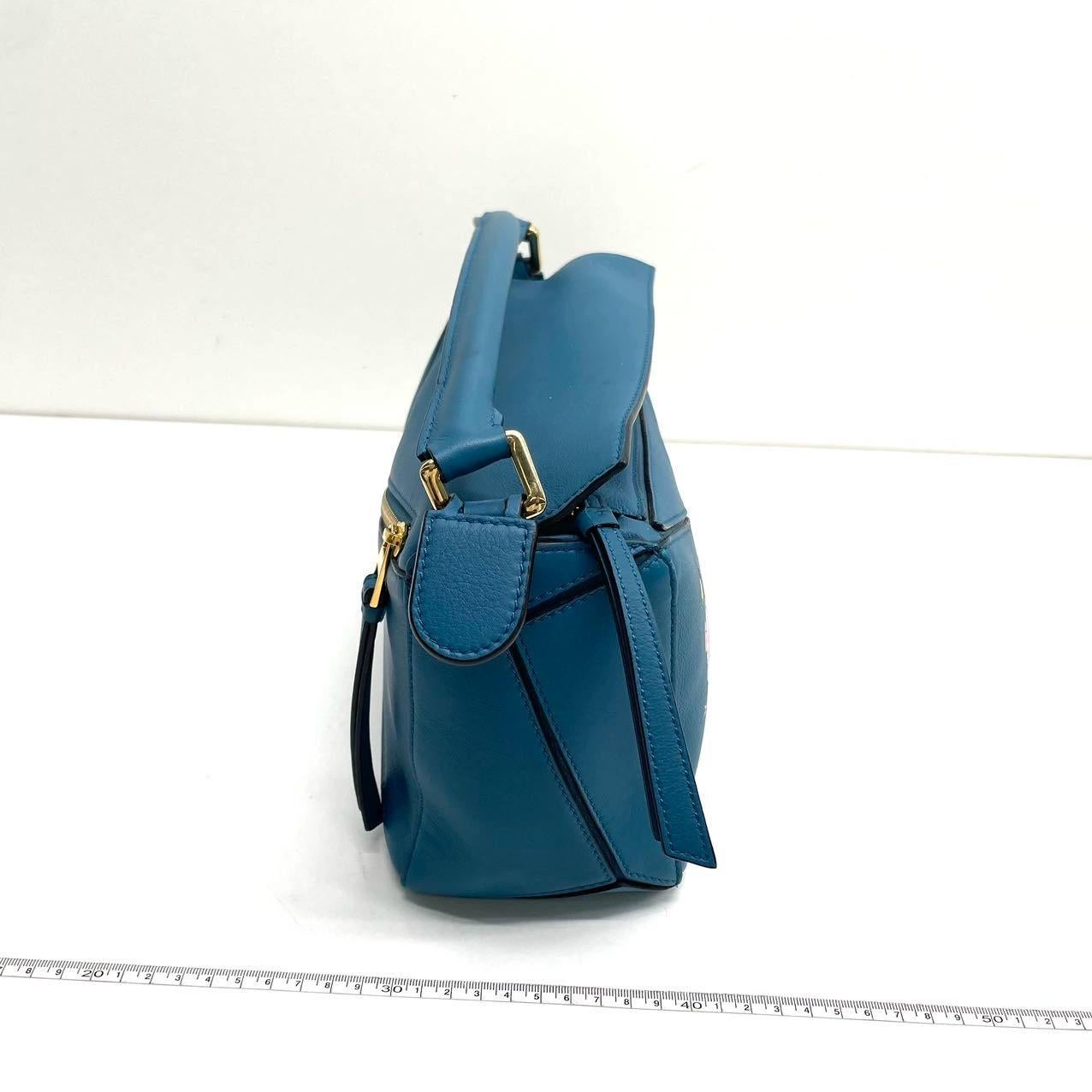 Donna Loewe x Spirited Away Studio Ghibli Collection'S Puzzle Borsa a tracolla piccola blu in vendita