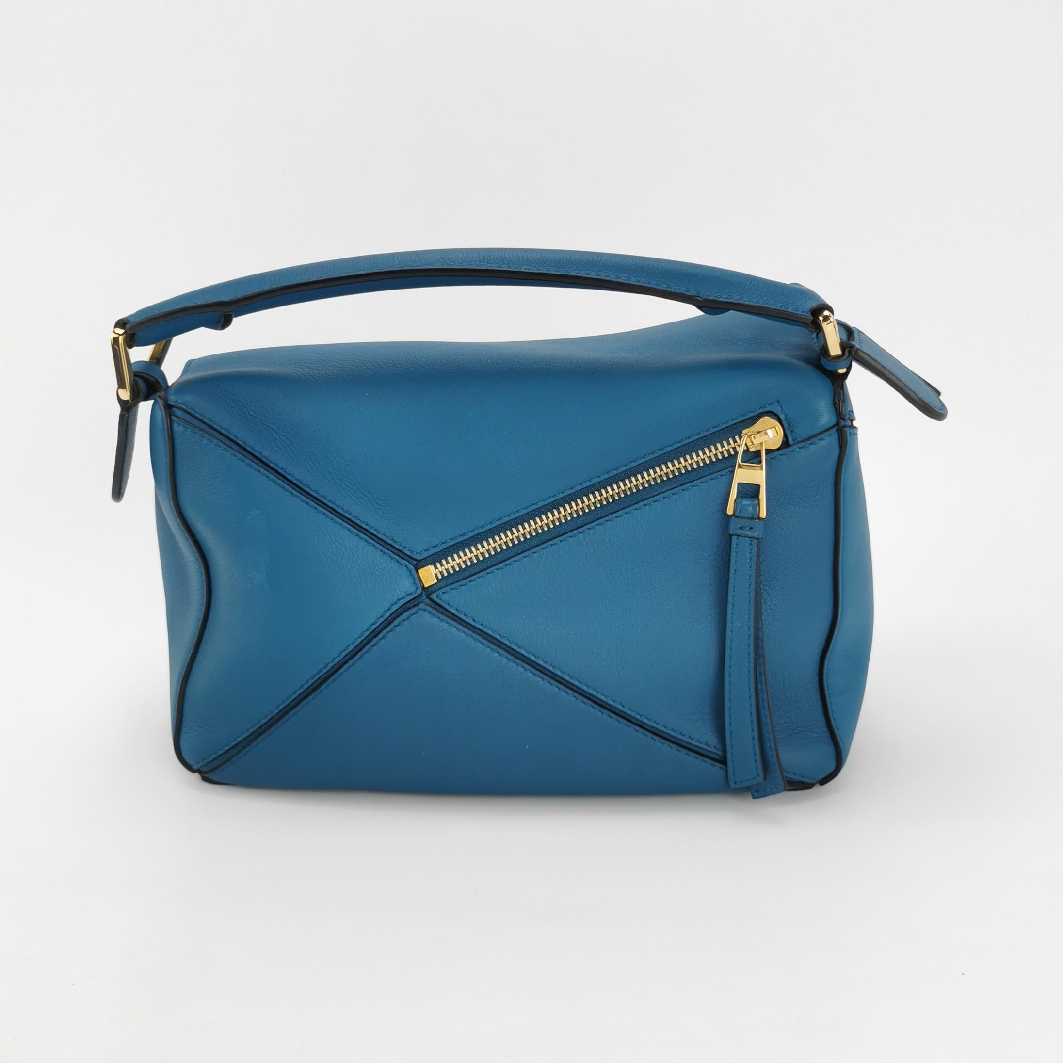 Donna Loewe x Spirited Away Studio Ghibli Collection'S Puzzle Borsa a tracolla piccola blu in vendita