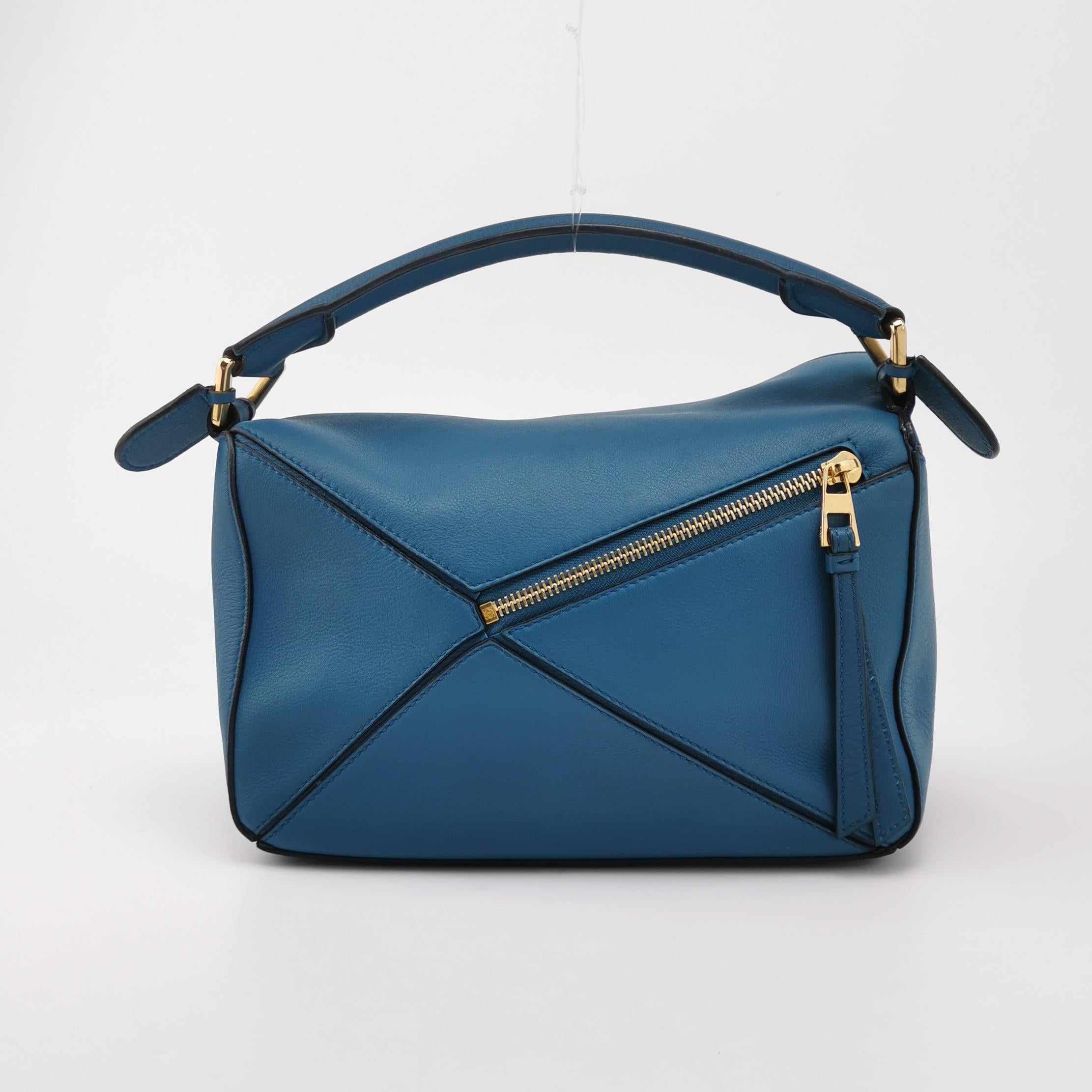 Loewe x Spirited Away Studio Ghibli Collection'S Puzzle Borsa a tracolla piccola blu in vendita 2