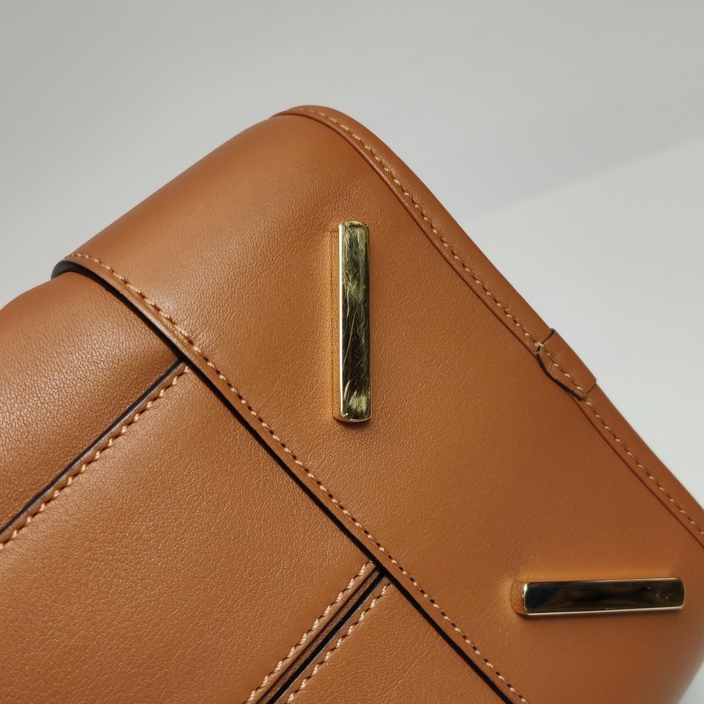 Loewe x Star Wars Amazona Mediana 36 Piel Estampada Marrón Fuego Con Correa en venta 15