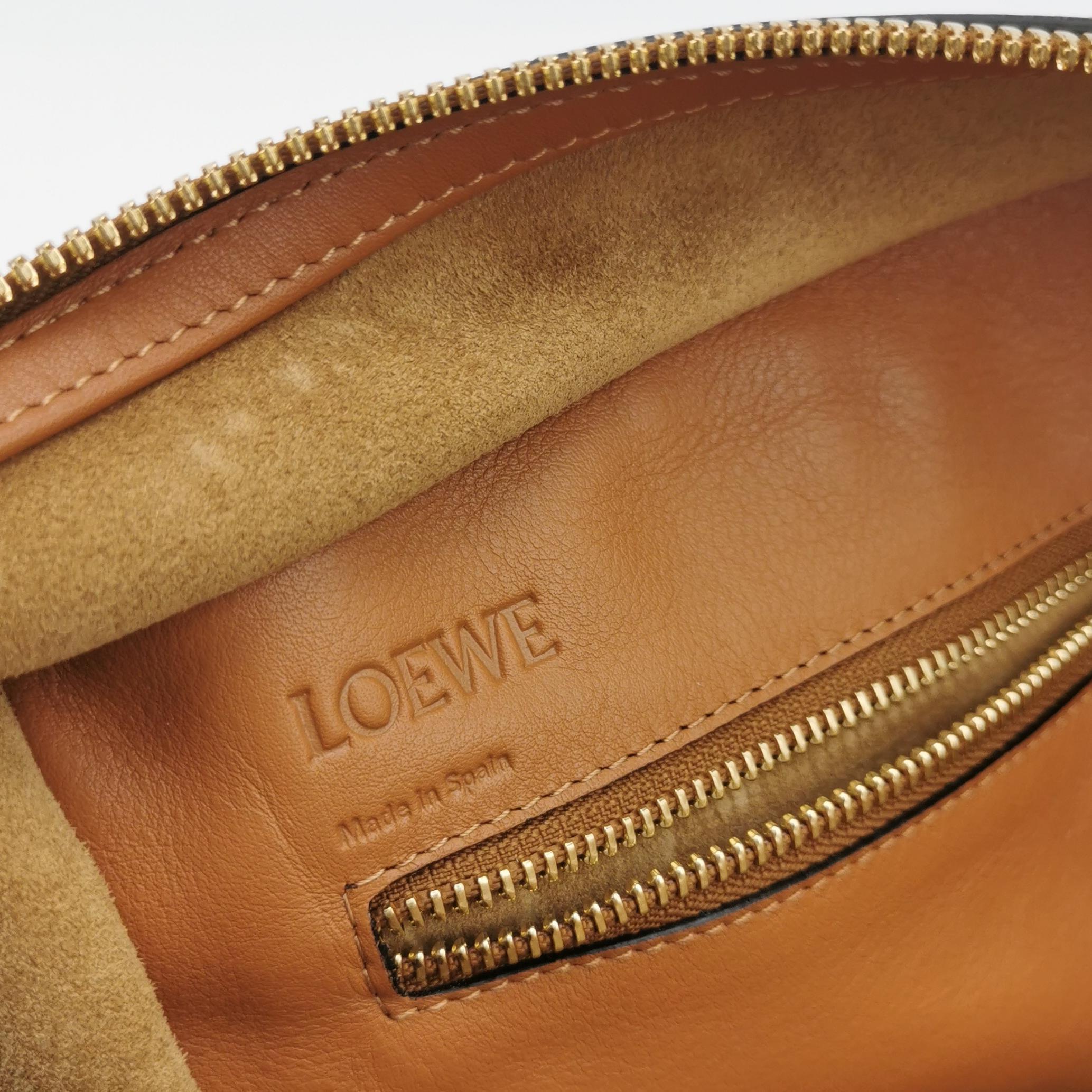 Loewe x Star Wars Amazona Mediana 36 Piel Estampada Marrón Fuego Con Correa en venta 4