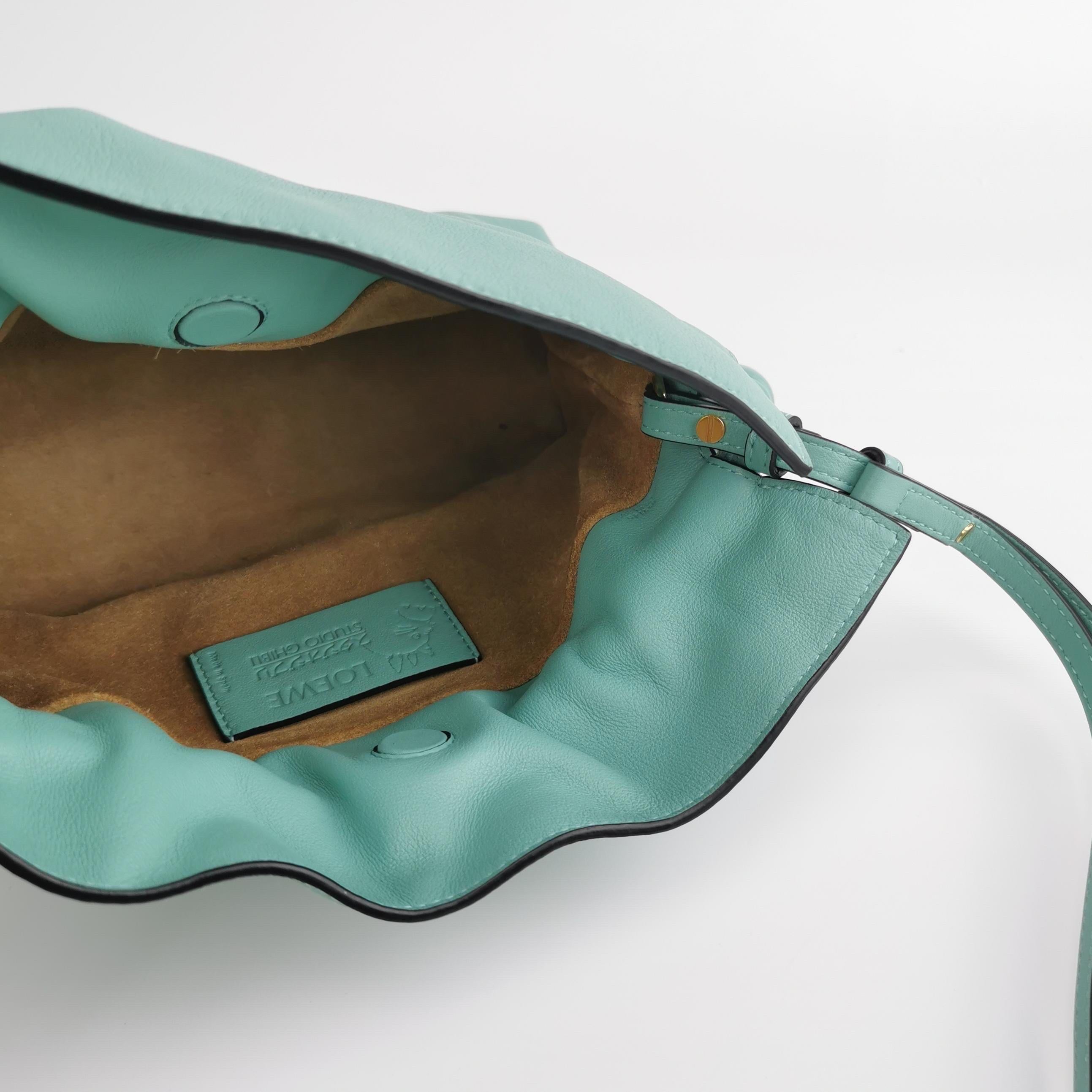 Loewe x Studio Ghibli Collection'S Susuwatari Mini Flamenco Borsa a tracolla verde in vendita 3