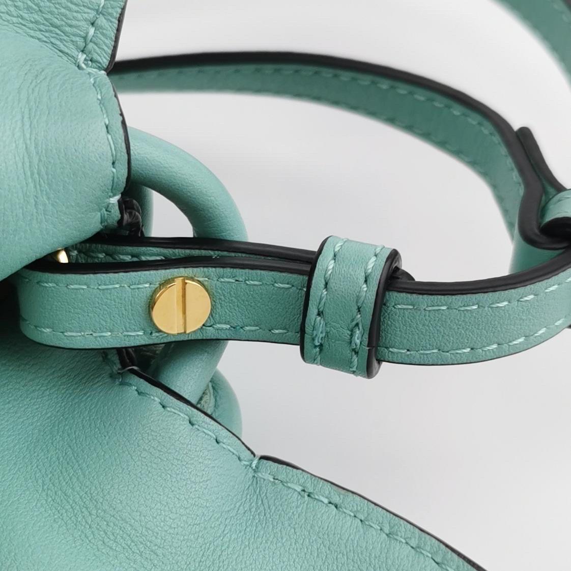 Loewe x Studio Ghibli Collection'S Susuwatari Mini Flamenco Borsa a tracolla verde in vendita 4