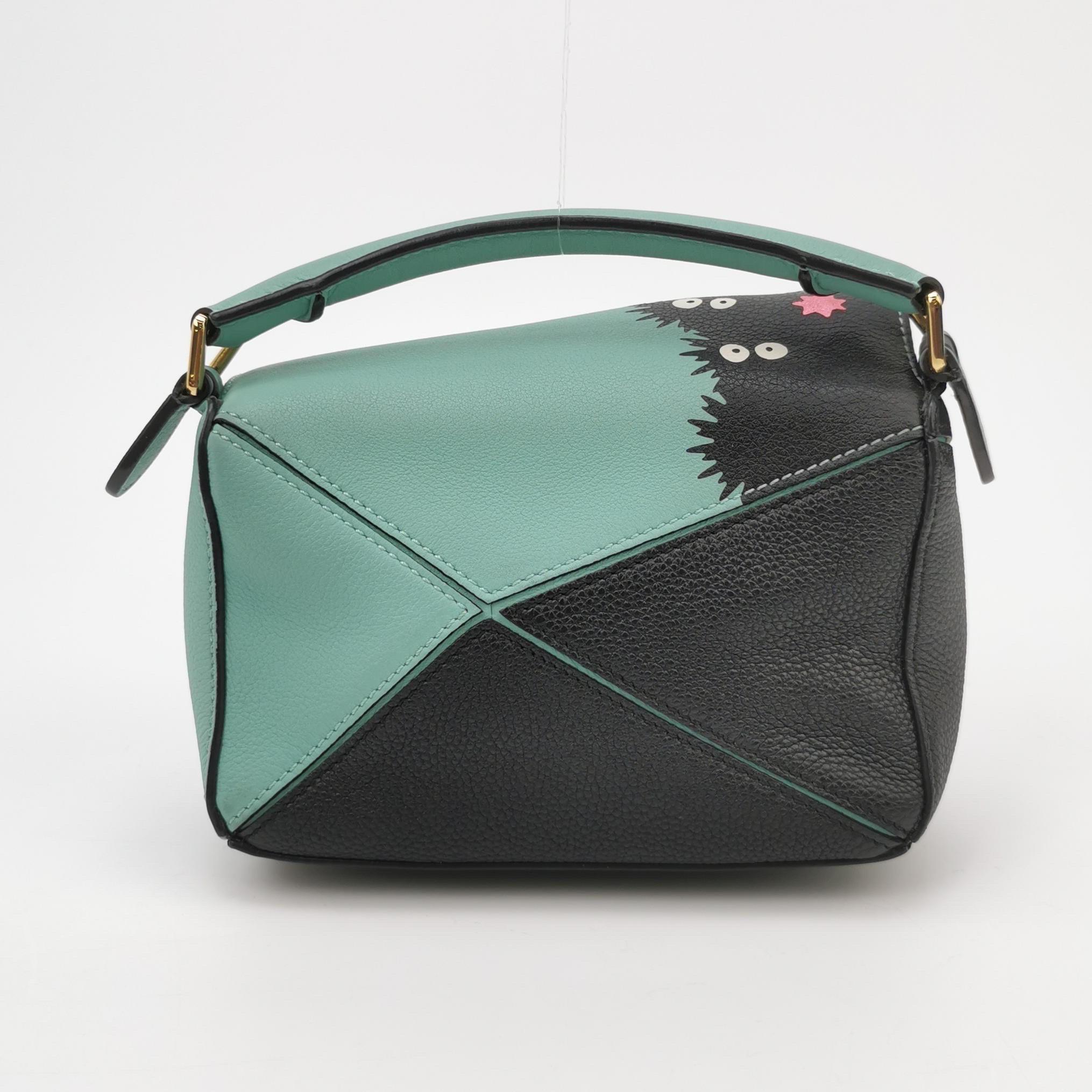 Loewe x Studio Ghibli Collection Susuwatari Mini Puzzle Green Crossbody Bag In Excellent Condition In AUBERVILLIERS, FR
