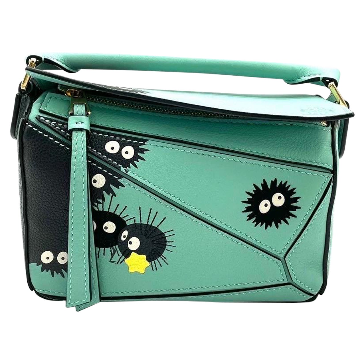 Loewe x Studio Ghibli Kollektion Susuwatari Mini Puzzle Grüne Umhängetasche im Angebot