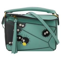 Loewe x Studio Ghibli Kollektion Susuwatari Mini Puzzle Grüne Umhängetasche